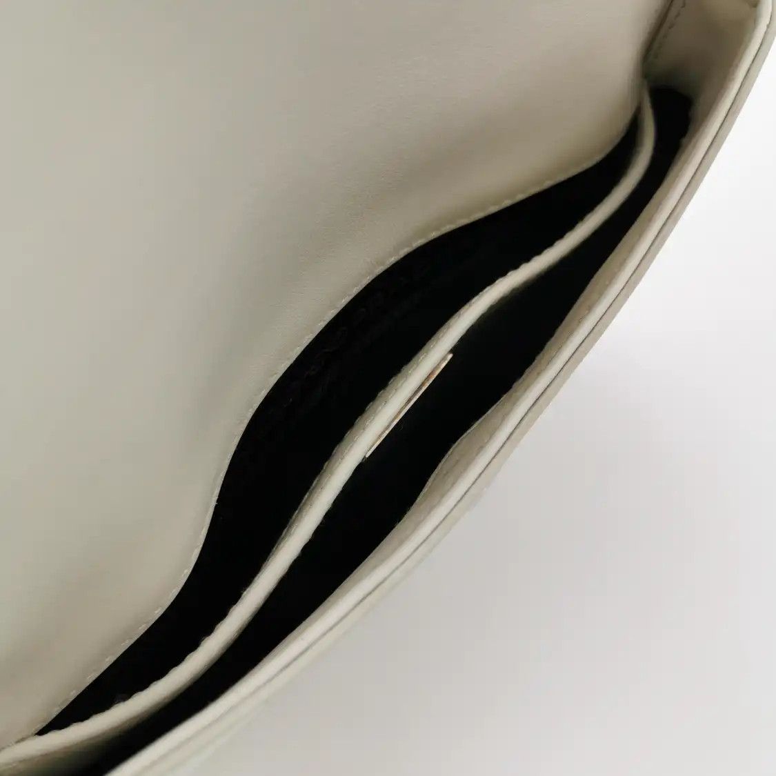 Prada PRADA Cleo white cowhide leather logo cross pattern shoulder bag Size ONE SIZE - 7 Thumbnail