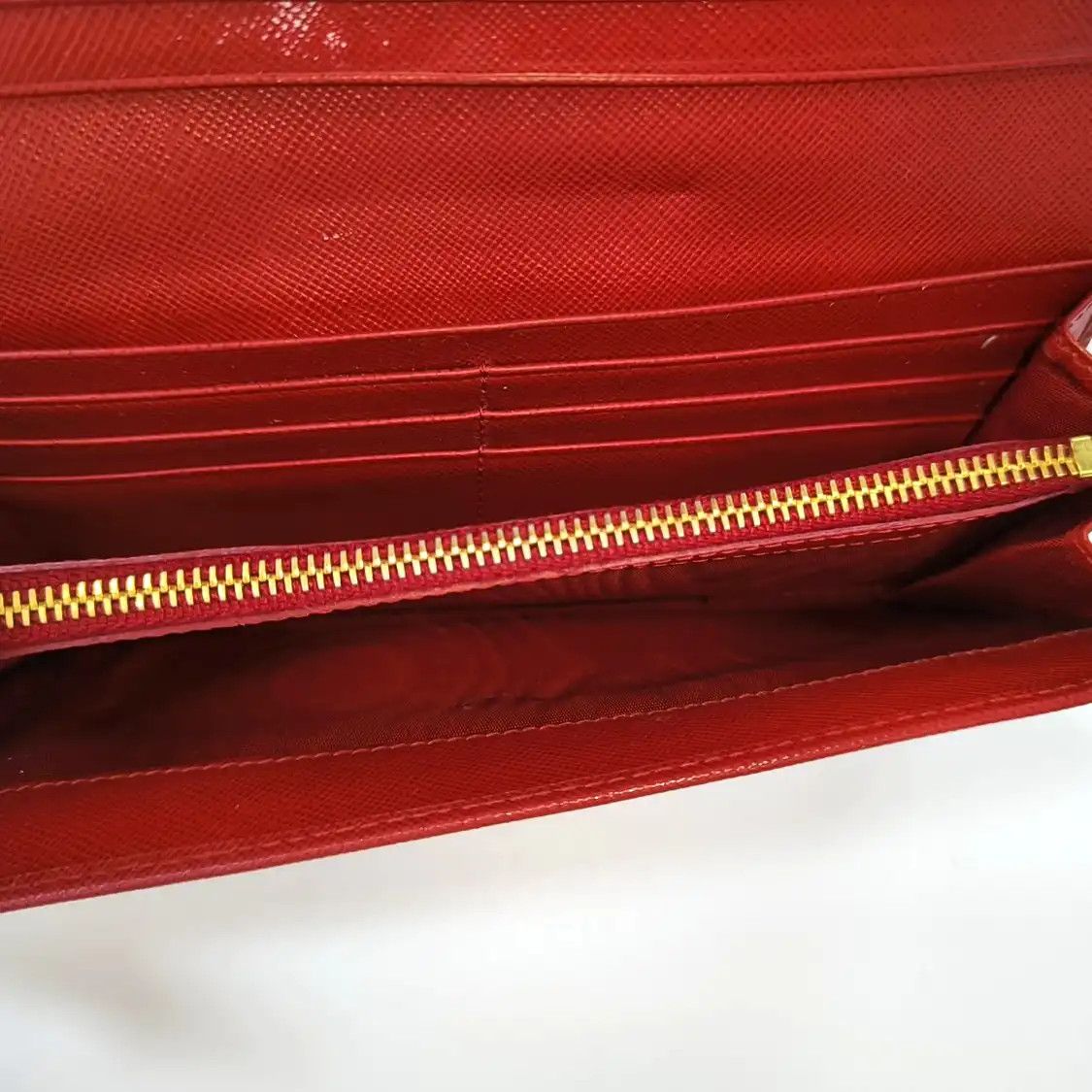 Prada PRADA red cowhide leather cross pattern wallet gold hardware Size ONE SIZE - 7 Thumbnail