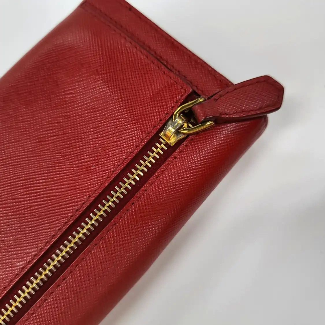 Prada PRADA red cowhide leather cross pattern wallet gold hardware Size ONE SIZE - 14 Thumbnail