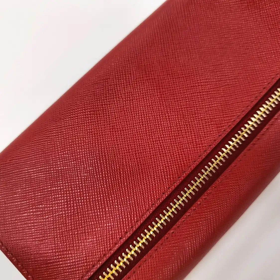 Prada PRADA red cowhide leather cross pattern wallet gold hardware Size ONE SIZE - 15 Thumbnail