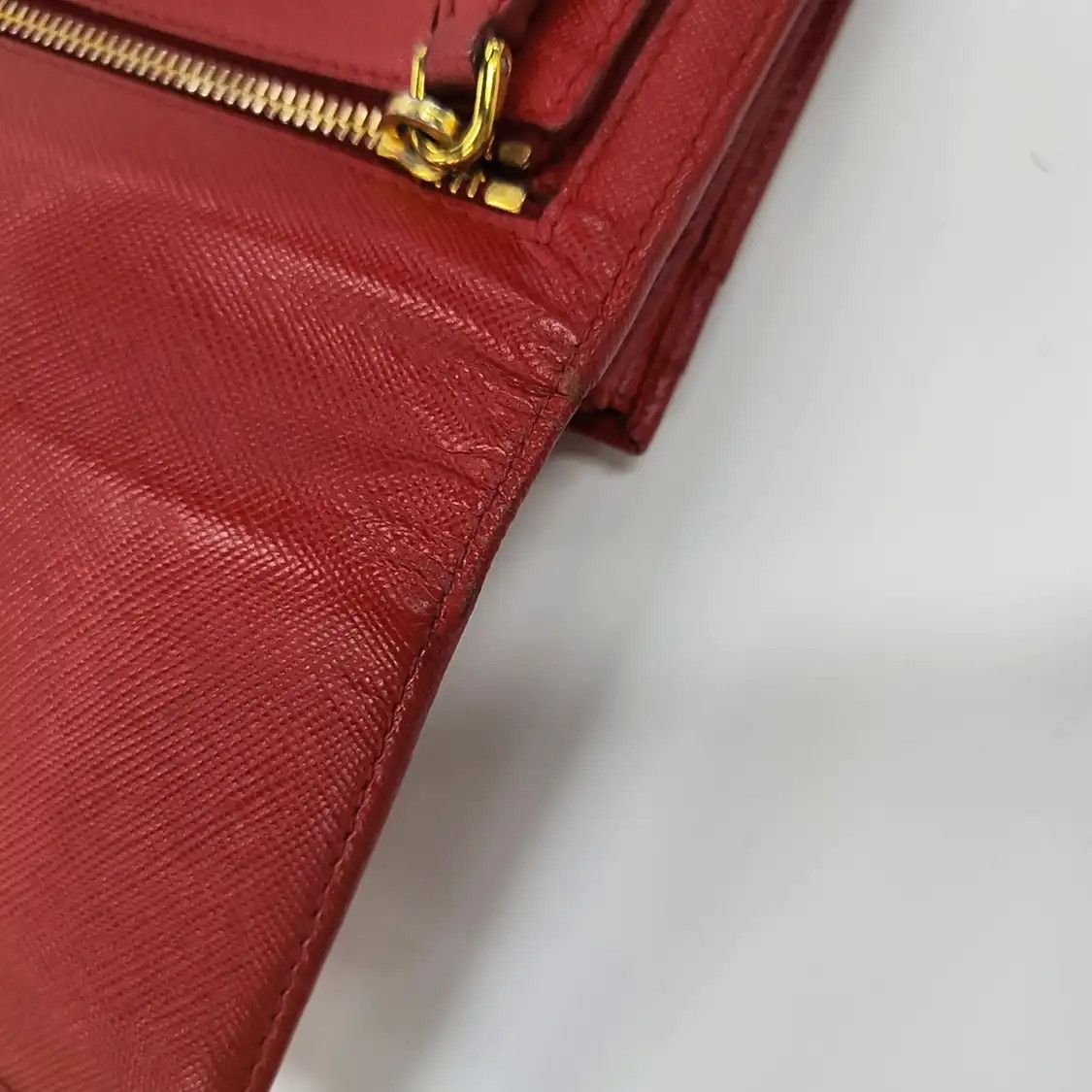 Prada PRADA red cowhide leather cross pattern wallet gold hardware Size ONE SIZE - 8 Thumbnail