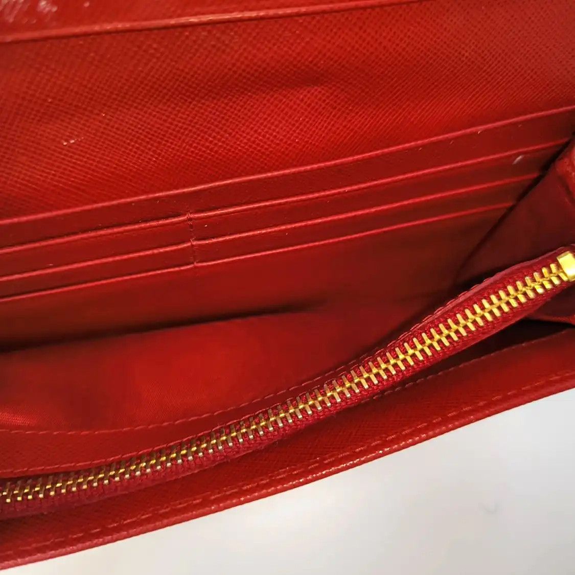 Prada PRADA red cowhide leather cross pattern wallet gold hardware Size ONE SIZE - 20 Thumbnail