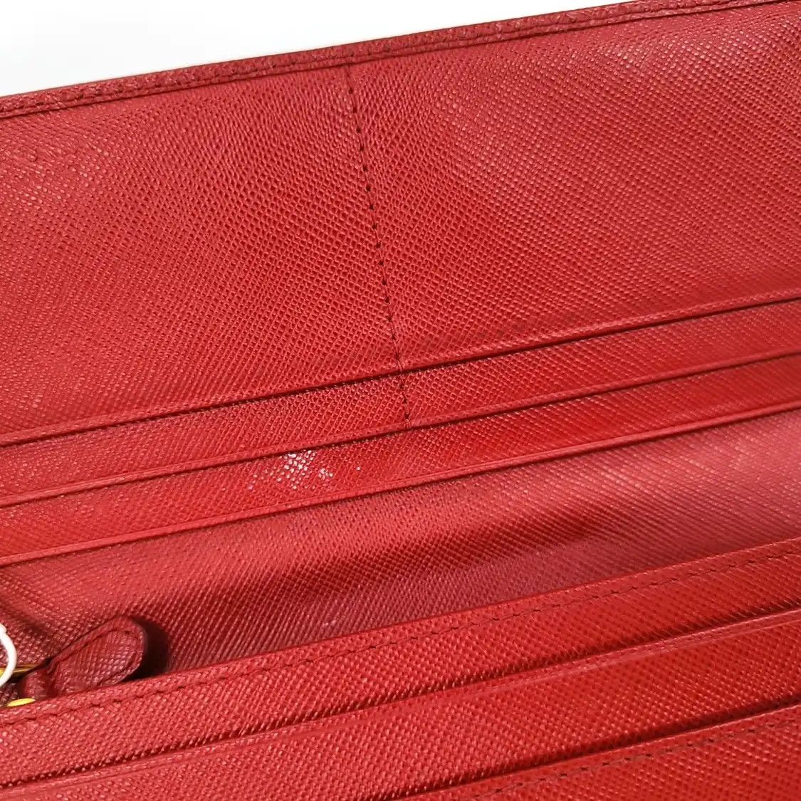 Prada PRADA red cowhide leather cross pattern wallet gold hardware Size ONE SIZE - 9 Thumbnail