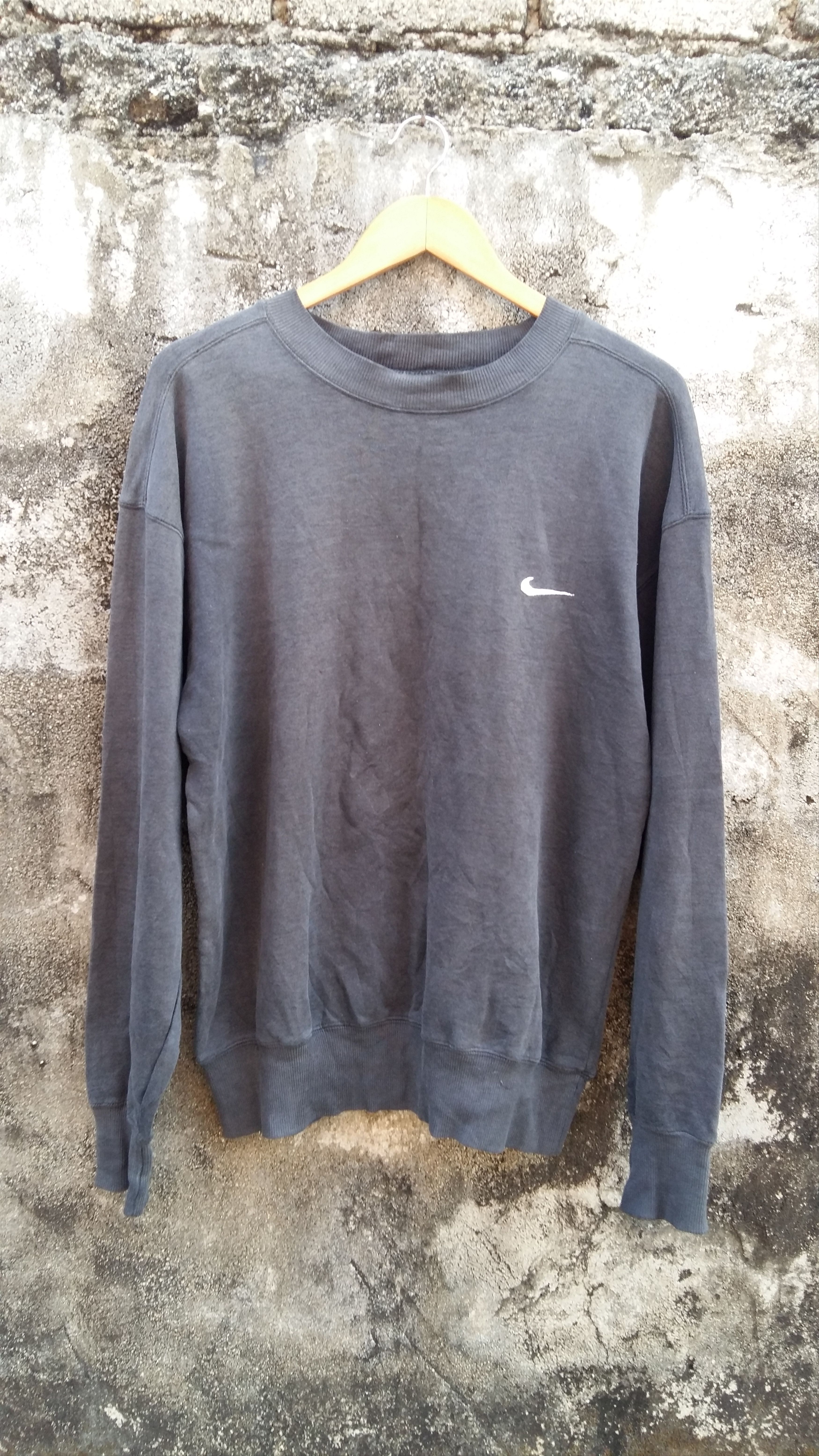 Vintage Nike Swoosh Small Logo Embroidery Faded Sweatshirt