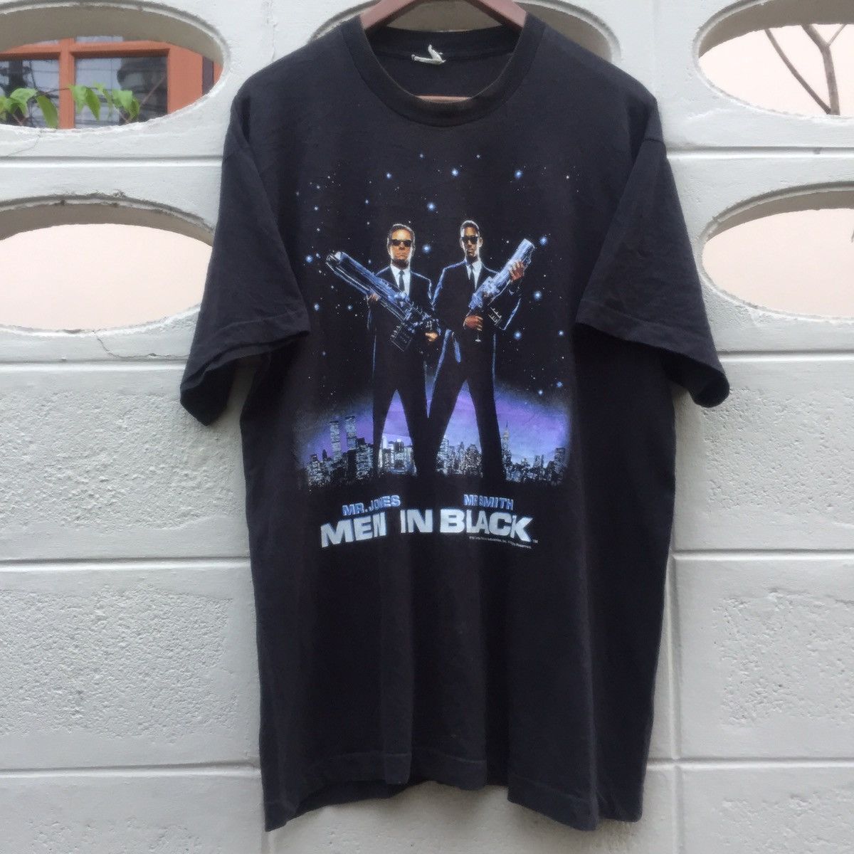 Vintage Vintage 1997 MEN IN BLACK MIB Movie Promo T-Shirt | Grailed