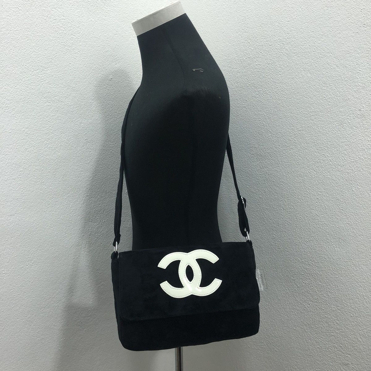 CHANEL PRECISION VIP GIFT CROSSBODY BAG