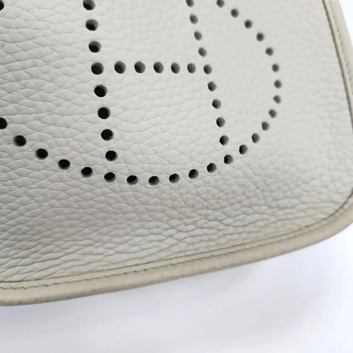 Hermes Hermes Evelyne milkshake white Clemence cowhide leather shoulder bag crossbody b Size ONE SIZE - 9 Thumbnail