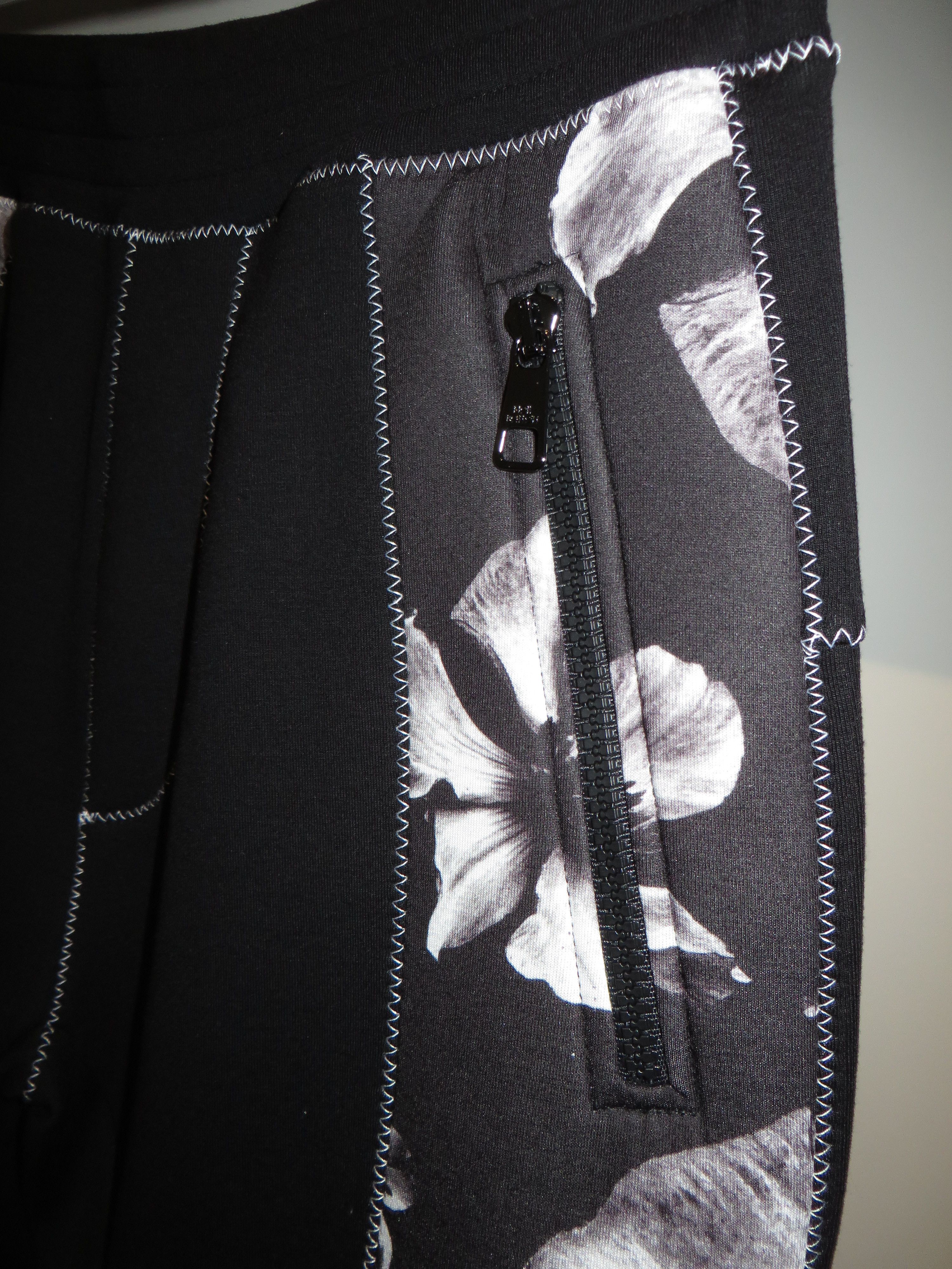 Neil Barrett Brand new* flower print neoprene sweatpants Size US 28 / EU 44 - 3 Thumbnail