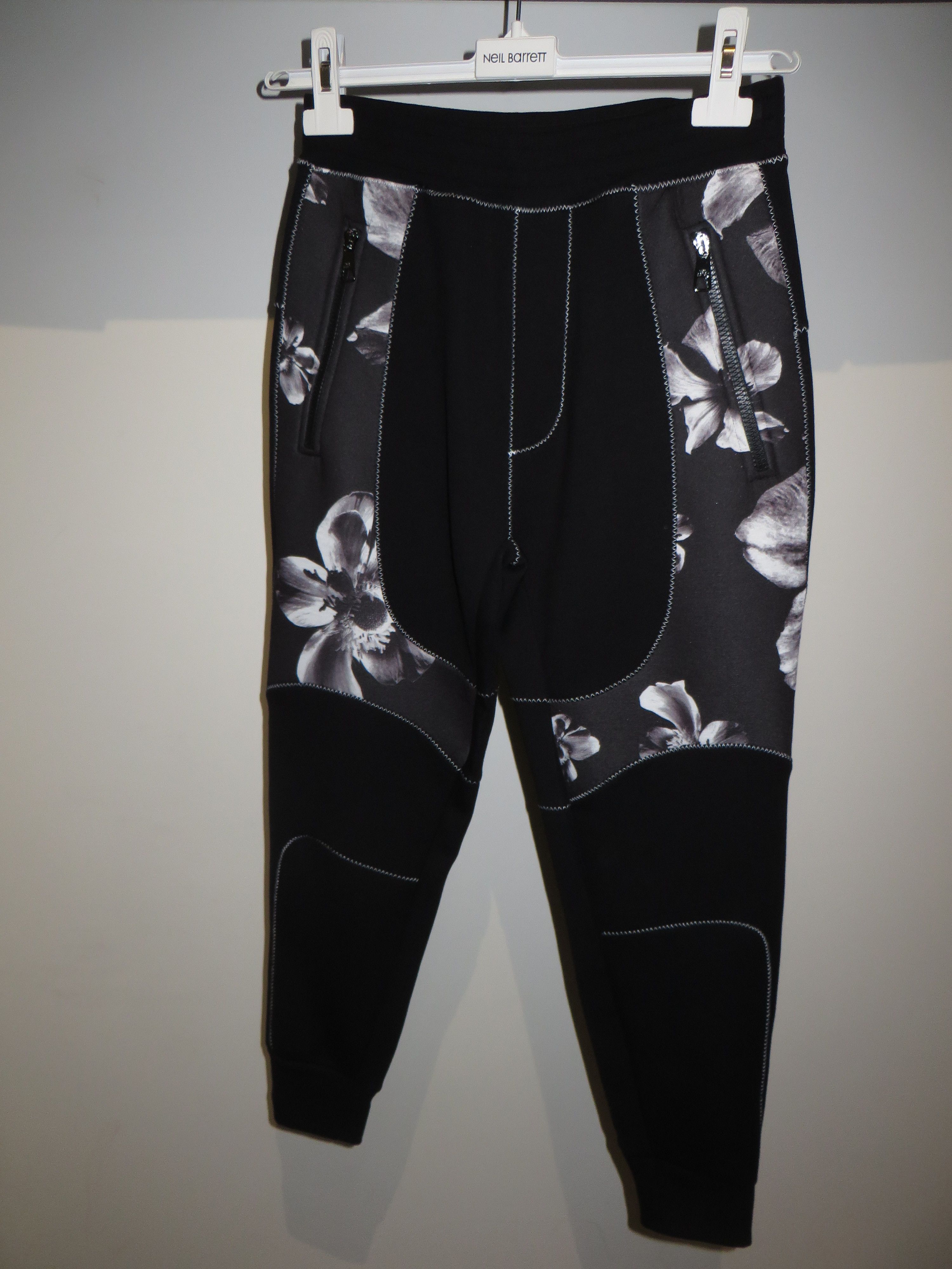 Neil Barrett Brand new* flower print neoprene sweatpants Size US 28 / EU 44 - 2 Thumbnail