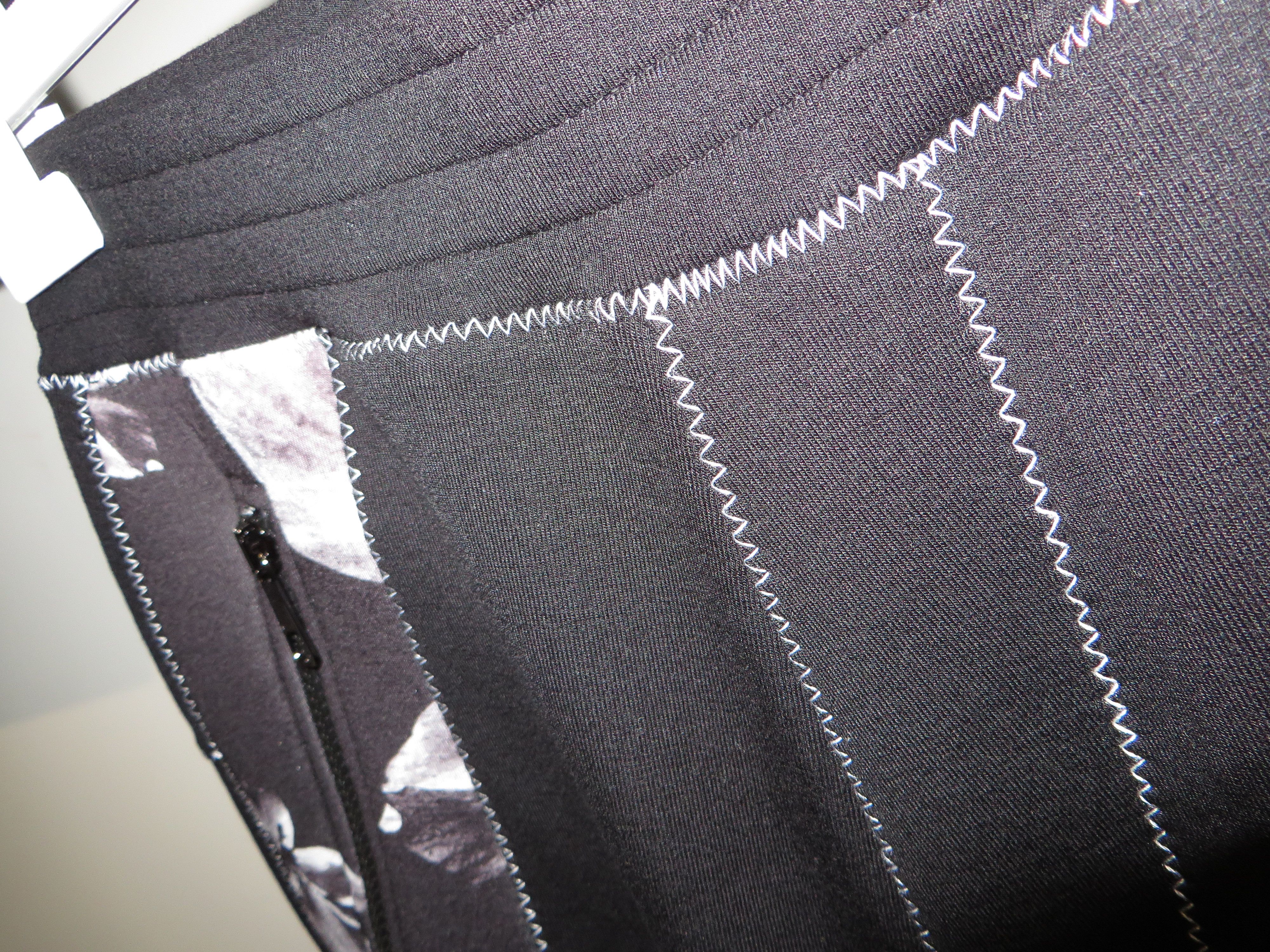 Neil Barrett Brand new* flower print neoprene sweatpants Size US 28 / EU 44 - 4 Thumbnail