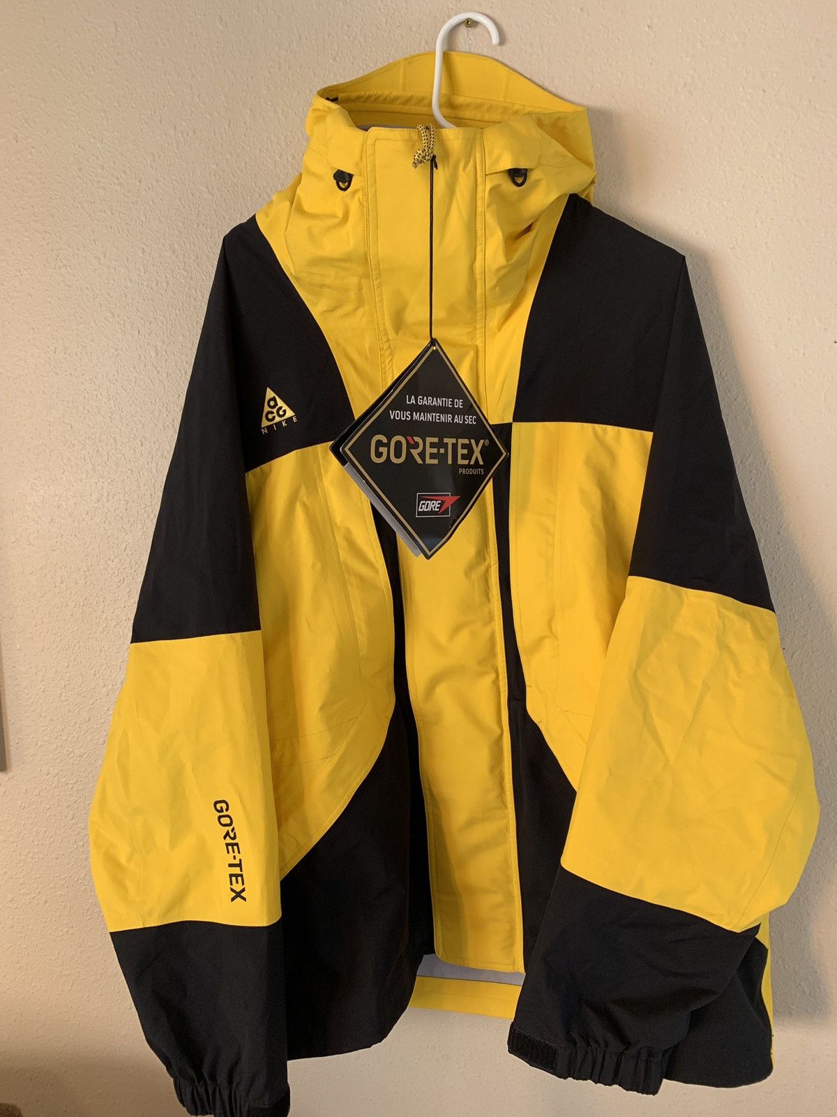 Nike acg gore tex jacket yellow hotsell