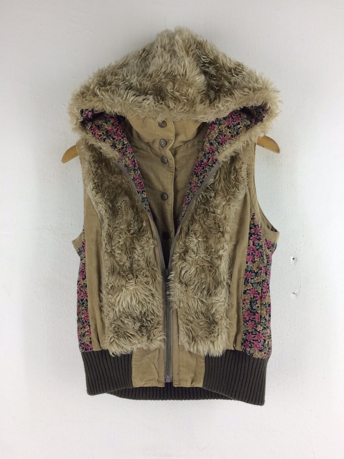 Japanese Brand LIVE IN COMFORT FUR DESIGN VEST Size US L / EU 52-54 / 3 - 1 Thumbnail