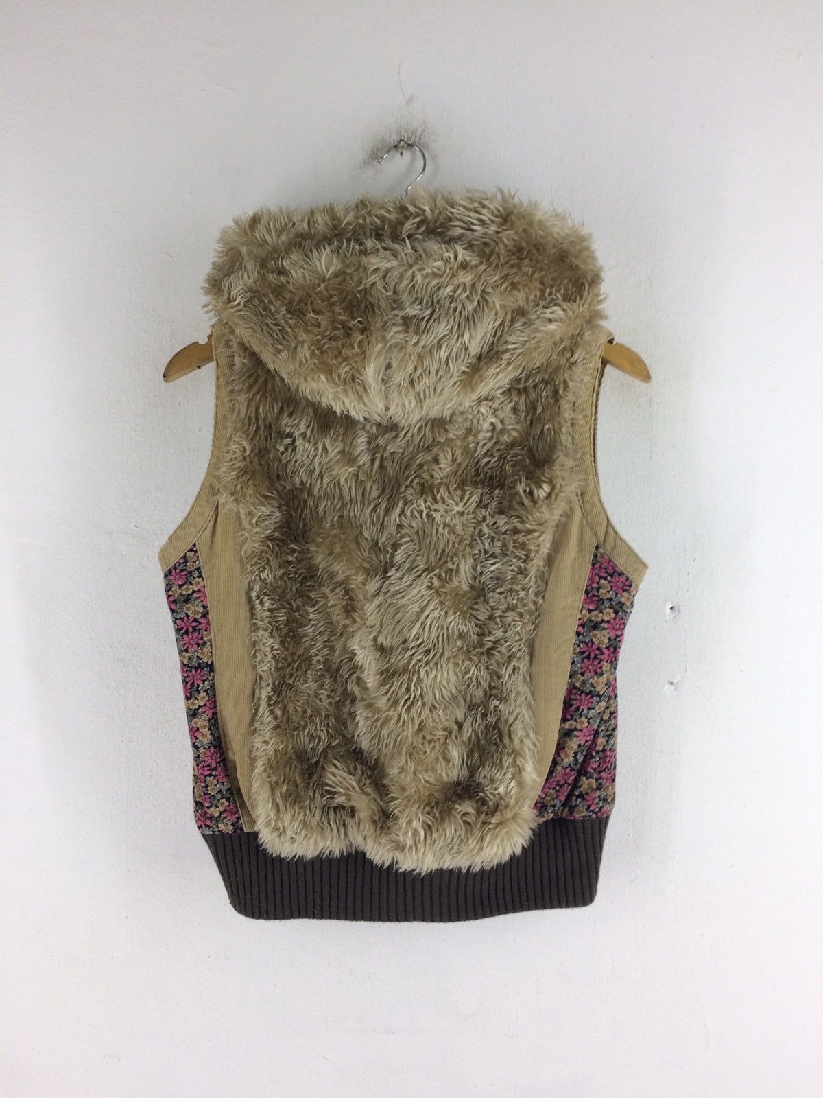 Japanese Brand LIVE IN COMFORT FUR DESIGN VEST Size US L / EU 52-54 / 3 - 3 Thumbnail