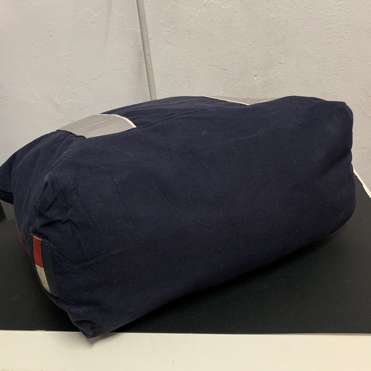 Tommy Hilfiger ⚡️‼️FAST SALE‼️⚡️Authentic Tommy Hilfiger Tote Bag Size ONE SIZE - 5 Thumbnail