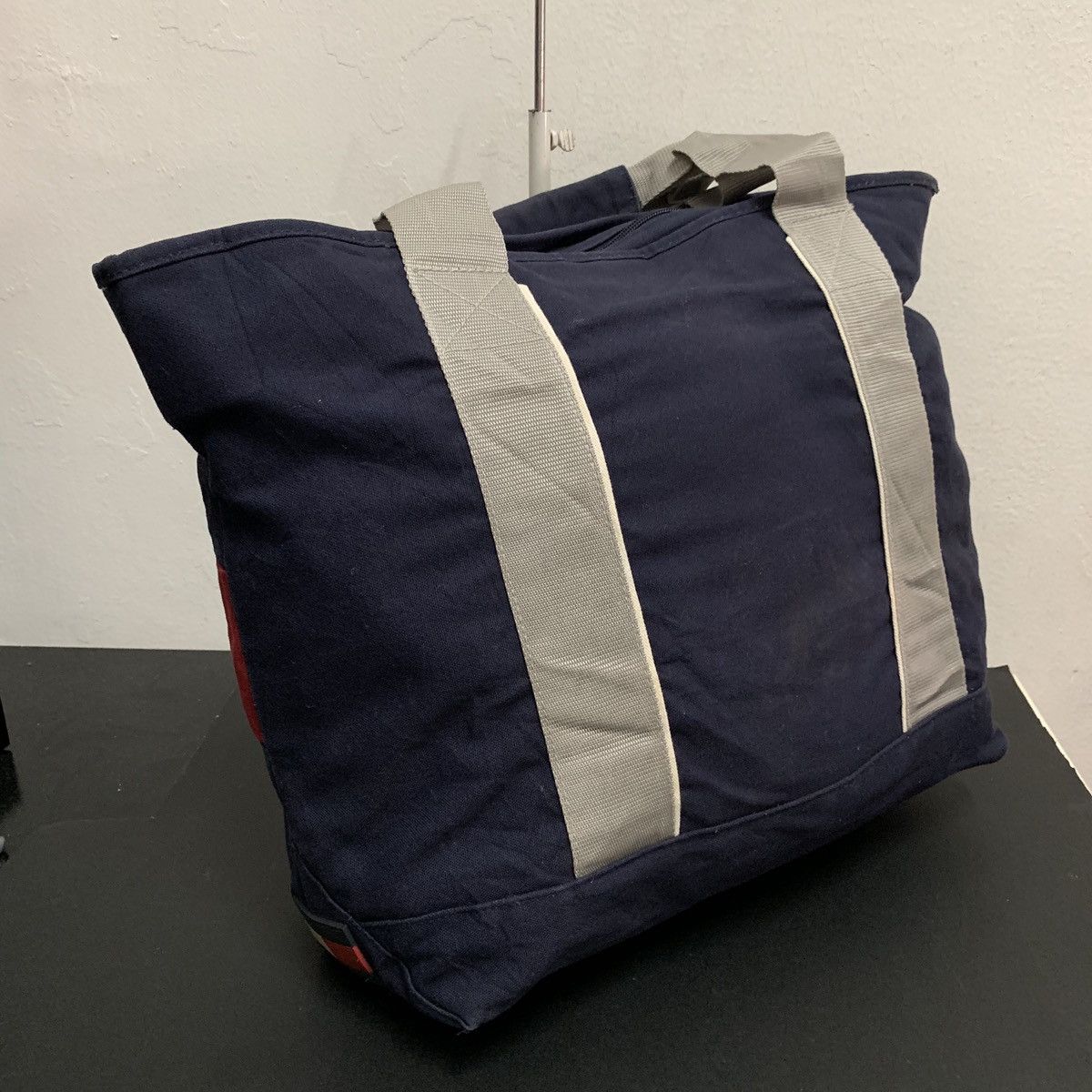 Tommy Hilfiger ⚡️‼️FAST SALE‼️⚡️Authentic Tommy Hilfiger Tote Bag Size ONE SIZE - 3 Thumbnail