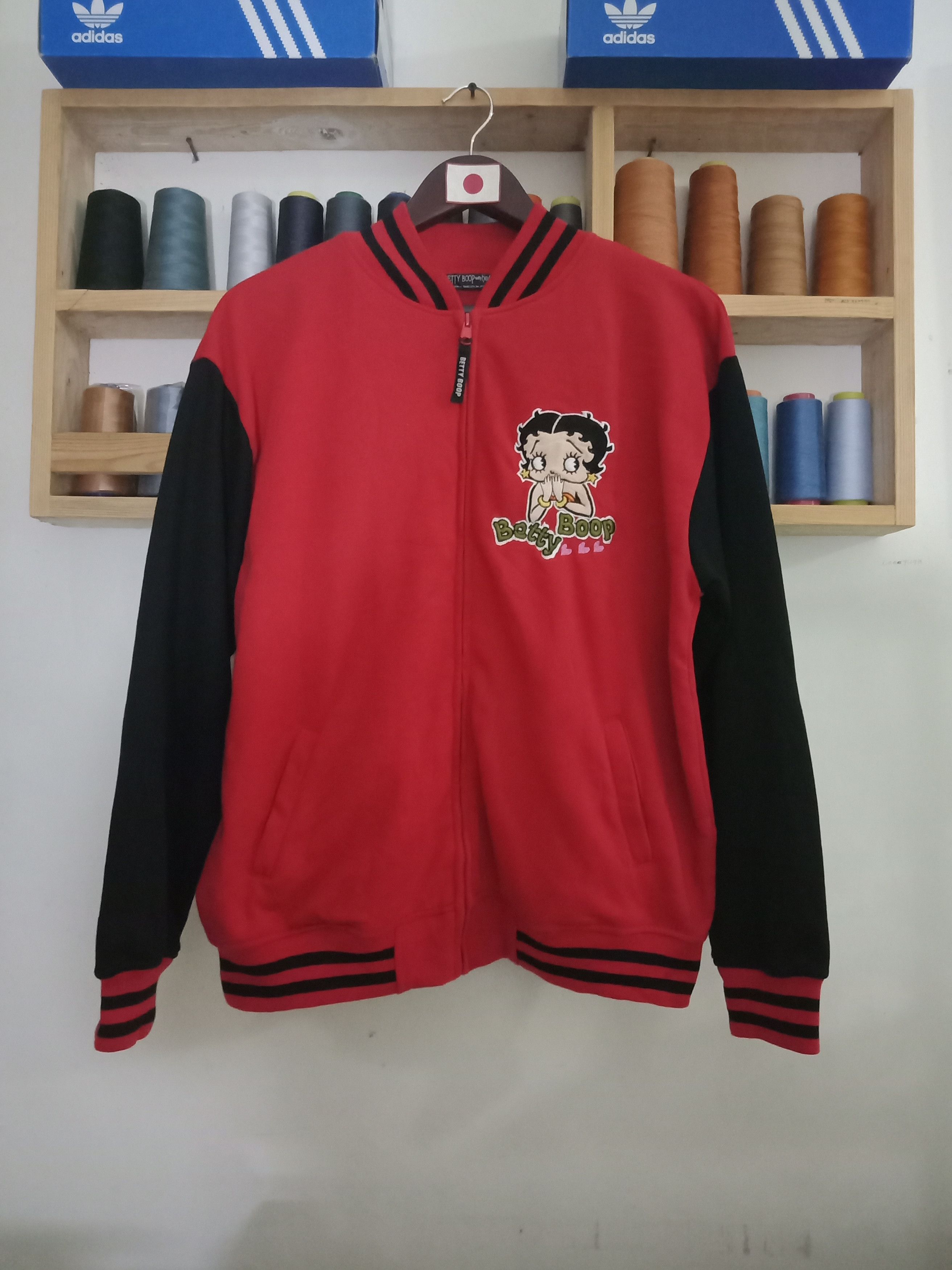 Cartoon Network BETTY BOOP Sweatshirt Big Logo Zipper Down M-L Size Size US M / EU 48-50 / 2 - 3 Thumbnail