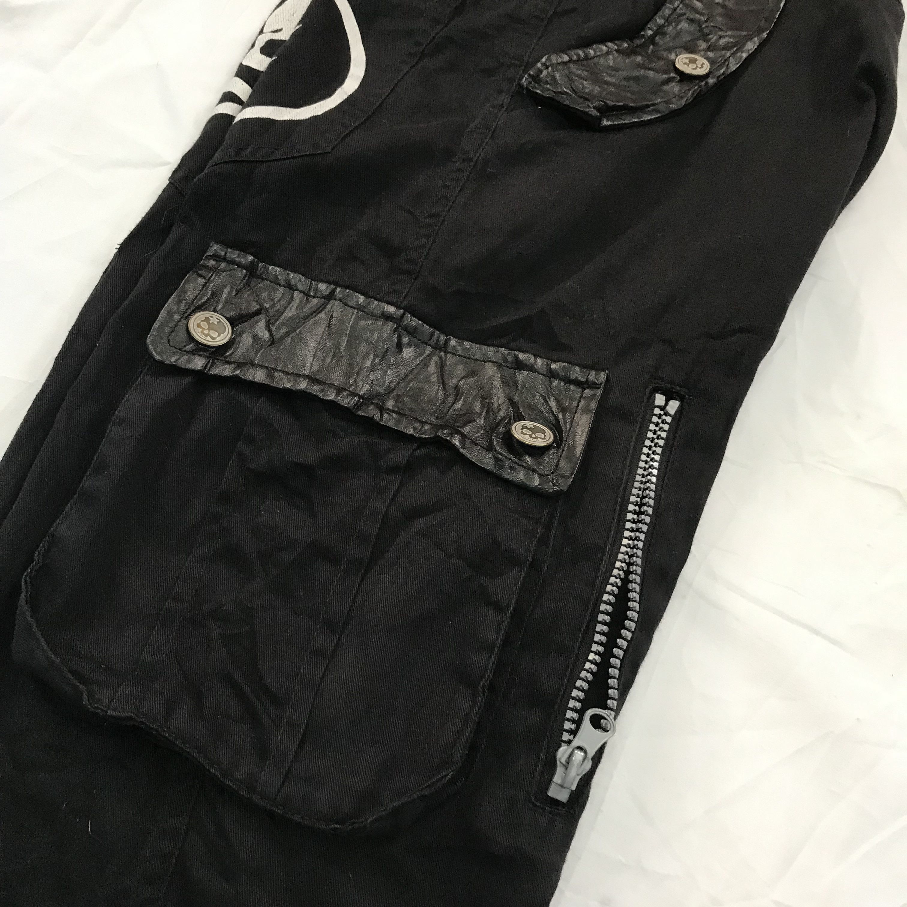 Japanese Brand × Tsumori Chisato 🔥NEEDGONETODAY🔥BATSU Studios Skull Multi pocket Cargopant Size US 29 - 12 Thumbnail