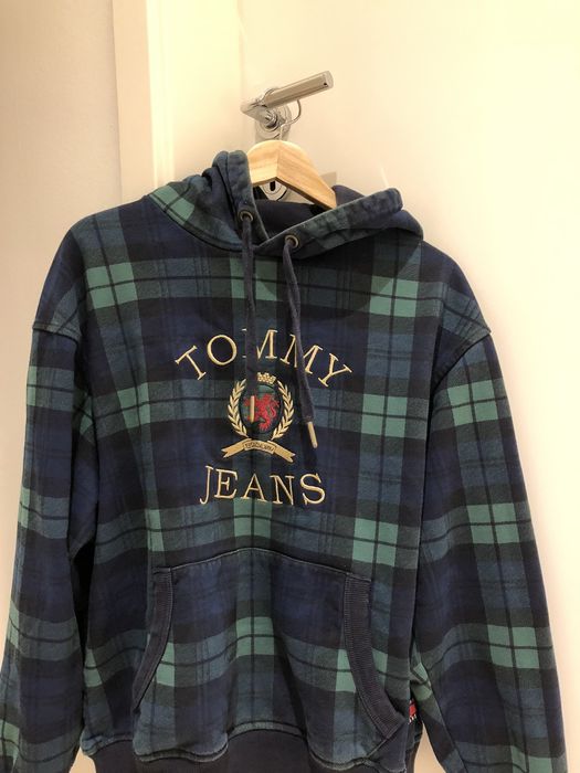 Tommy hilfiger clearance plaid crest hoodie