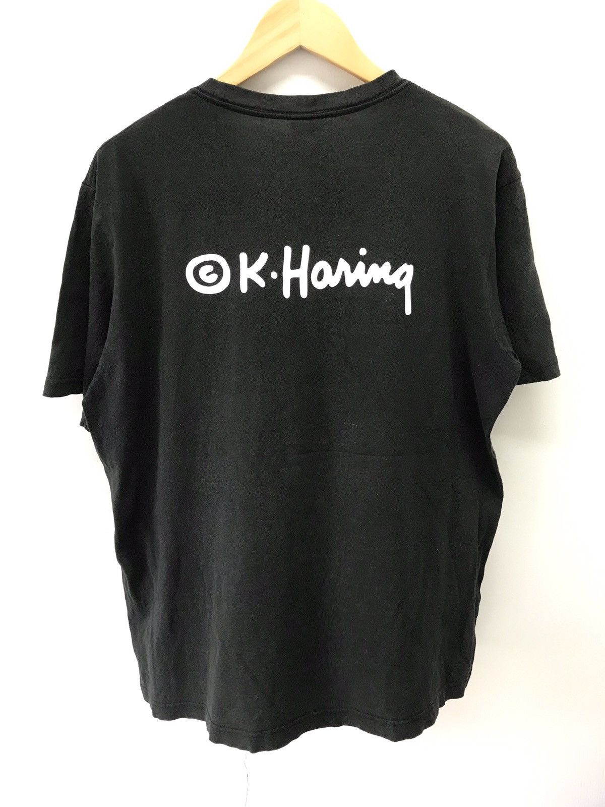 Keith Haring × Vintage Last Drop 🔥 Vintage Keith Haring Twist Finger Tee Size US L / EU 52-54 / 3 - 5 Thumbnail