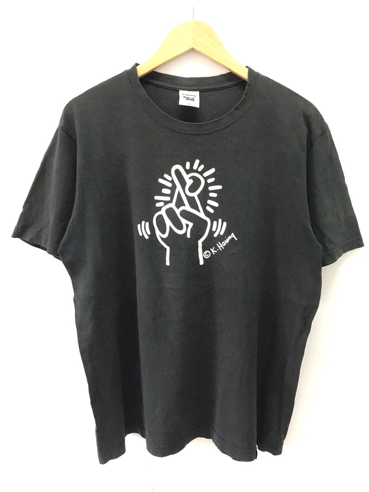 Last Drop 🔥 Vintage Keith Haring Twist Finger Tee