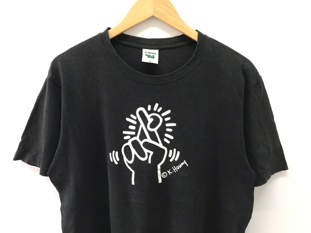 Keith Haring × Vintage Last Drop 🔥 Vintage Keith Haring Twist Finger Tee Size US L / EU 52-54 / 3 - 4 Thumbnail