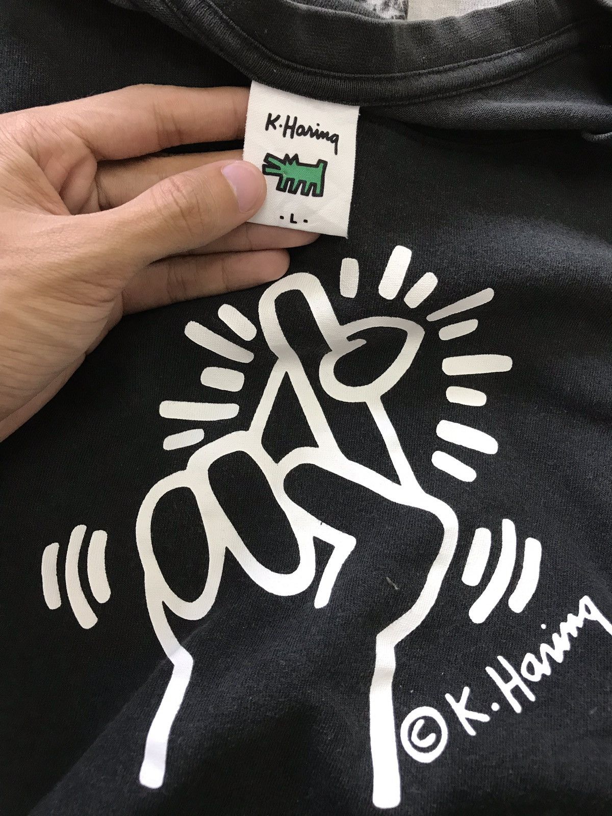 Keith Haring × Vintage Last Drop 🔥 Vintage Keith Haring Twist Finger Tee Size US L / EU 52-54 / 3 - 6 Thumbnail