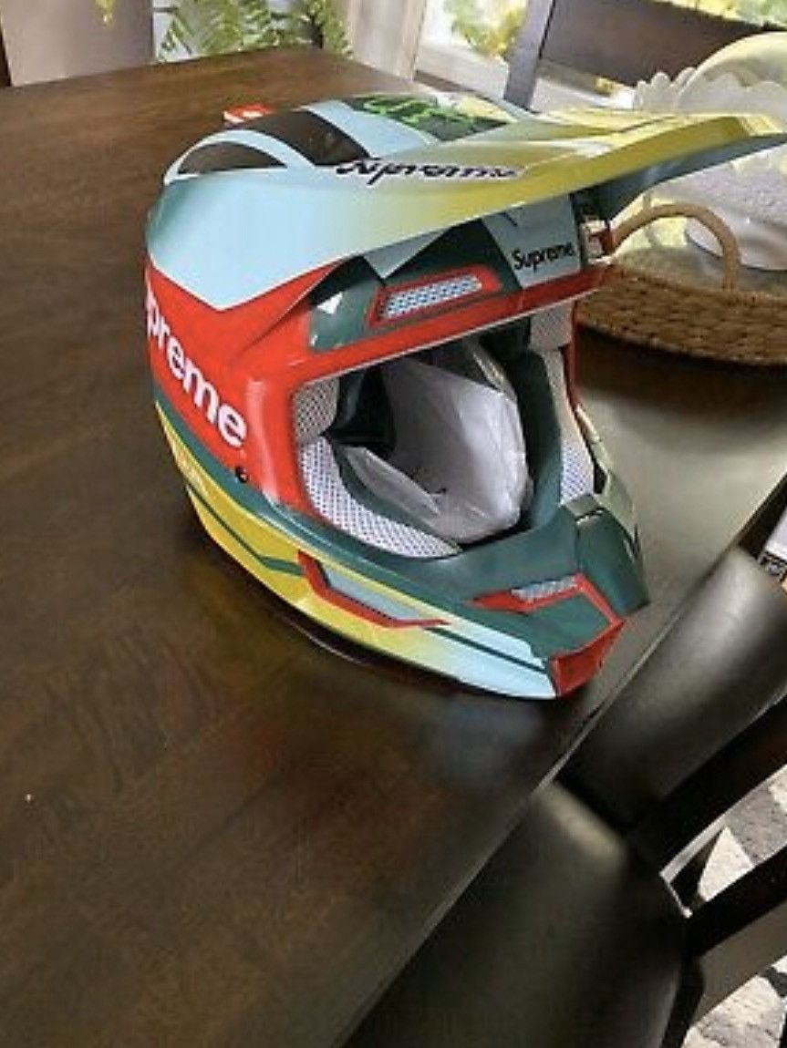 Supreme Supreme Honda Fox Racing V1 Helmet Moss Green Size Medium