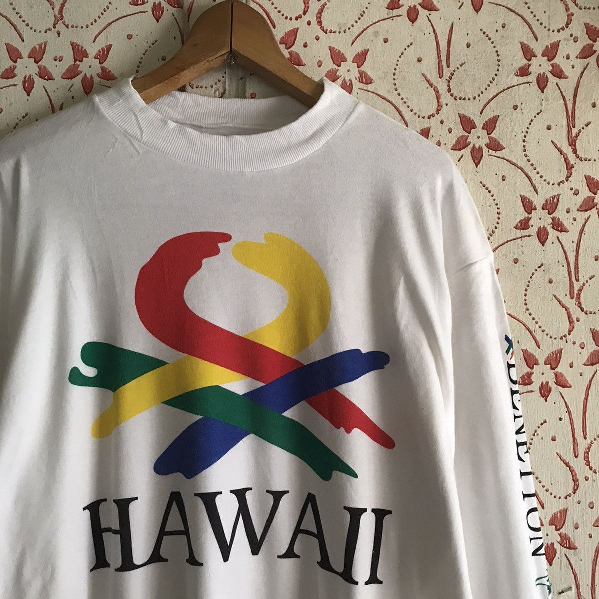 Benetton VINTAGE BENETTON HAWAII SWEATSHIRT MADE IN ITALY BIG IMAGE Size US XL / EU 56 / 4 - 1 Thumbnail