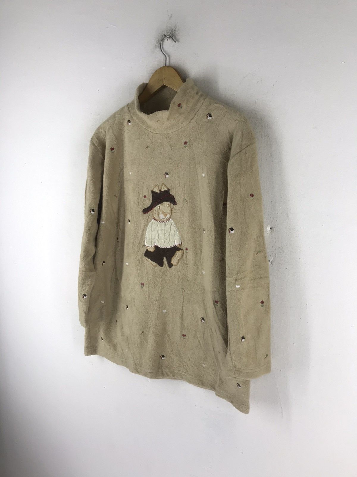 Japanese Brand SWEATSHIRT FLEECE CONNIE LUIS RABBIT EMBROIDERY Size US M / EU 48-50 / 2 - 4 Thumbnail