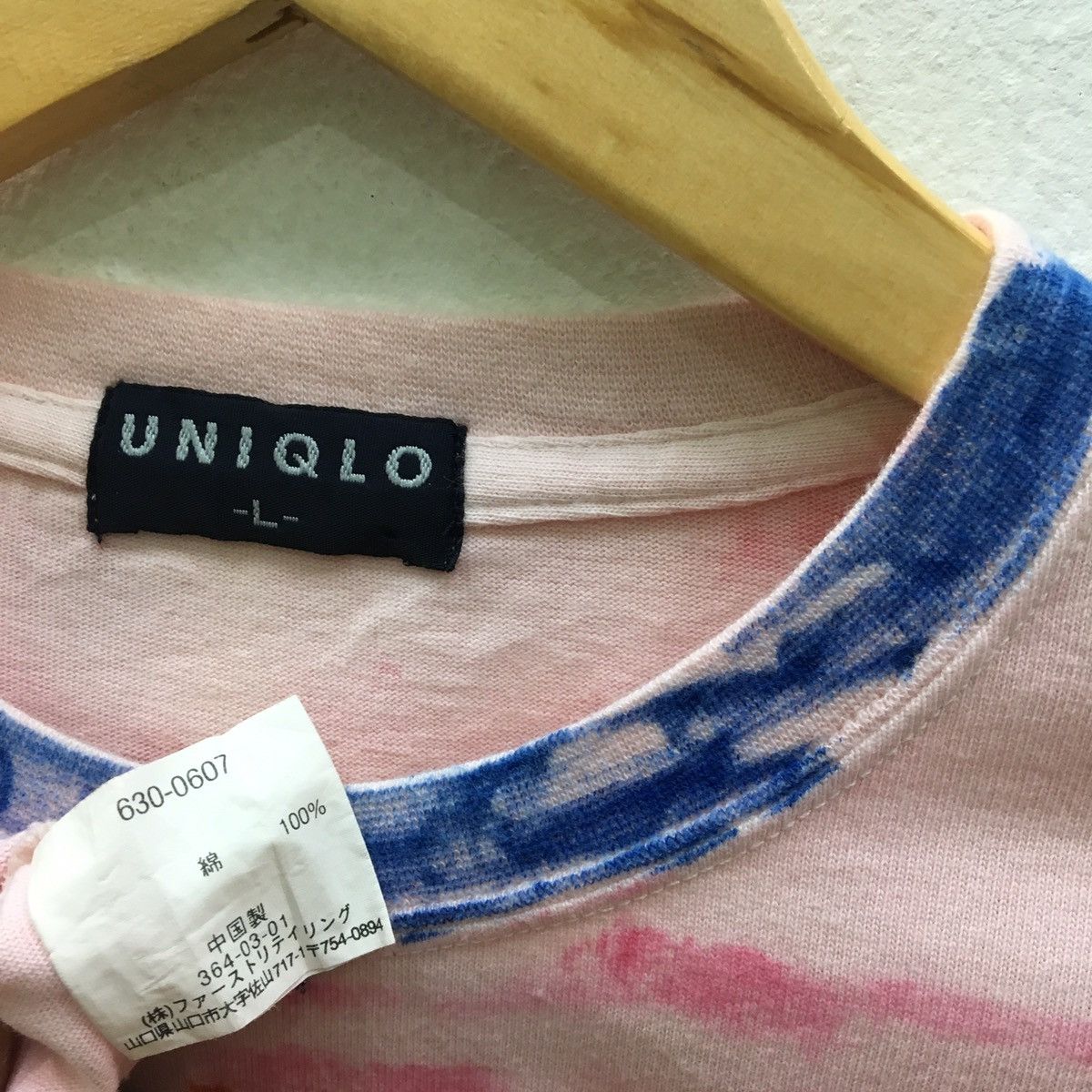 Uniqlo Uniqlo T-shirt Nice Design Size US L / EU 52-54 / 3 - 4 Thumbnail