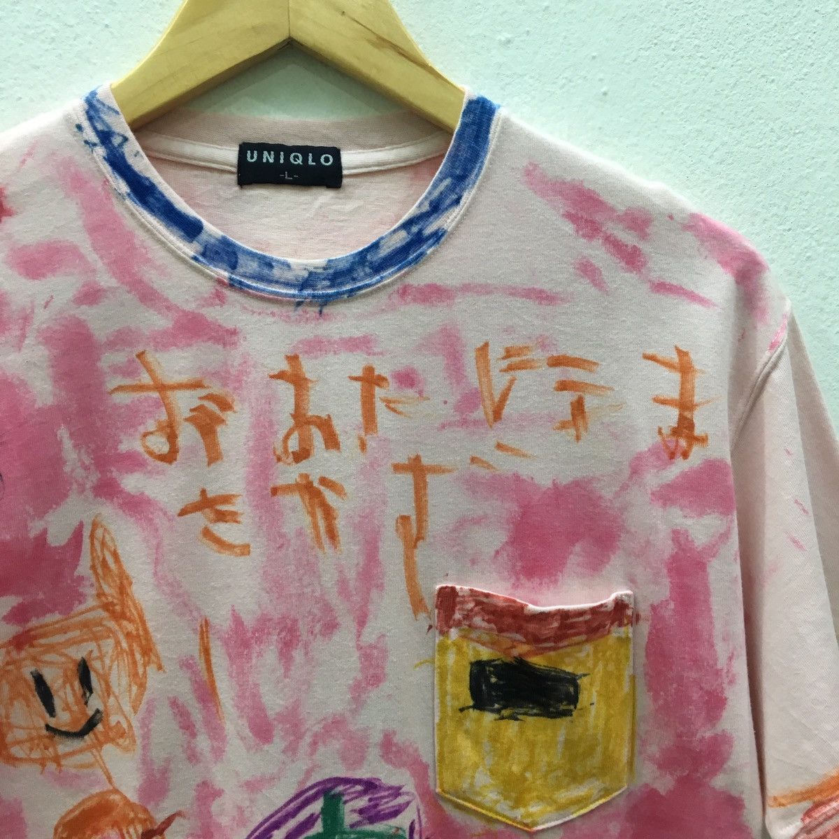 Uniqlo Uniqlo T-shirt Nice Design Size US L / EU 52-54 / 3 - 5 Thumbnail