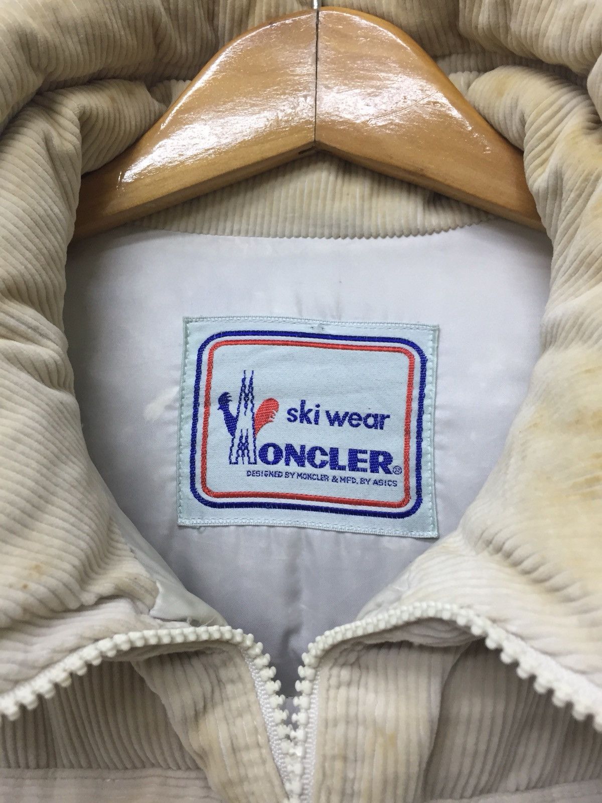 Moncler Vintage Moncler Puffer Curduroy Jacket Size US M / EU 48-50 / 2 - 7 Thumbnail