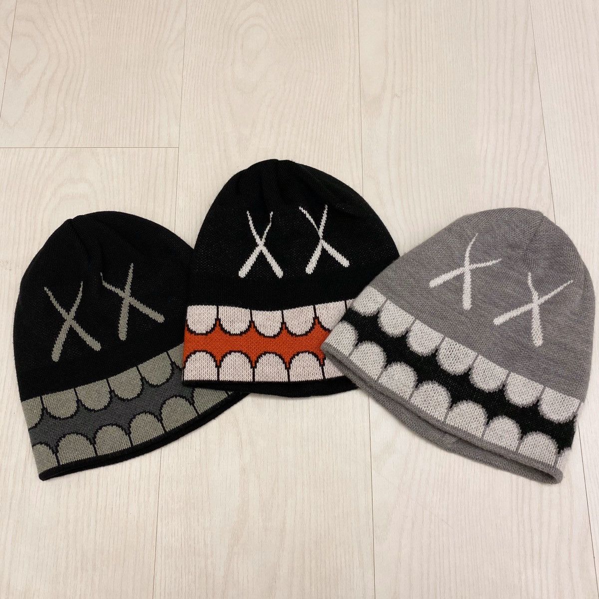 KAWS Original Fake Teeth NewEra Cap - キャップ