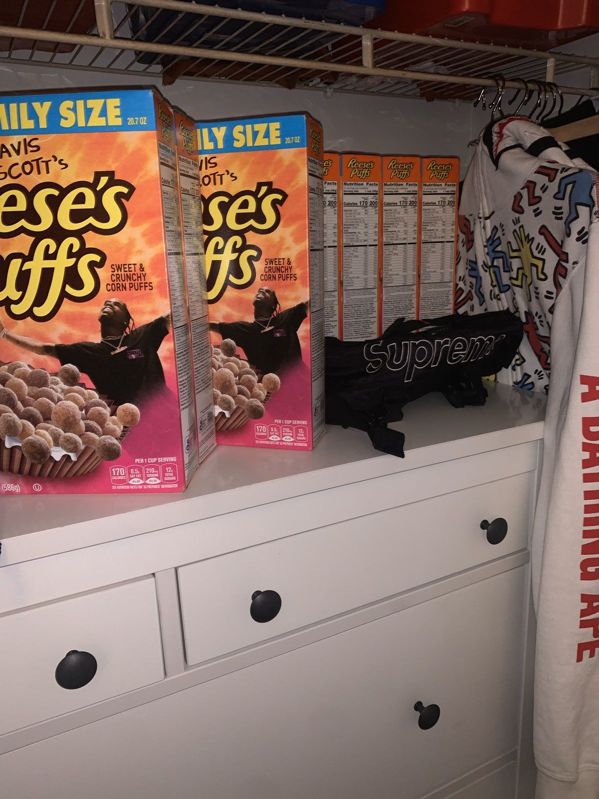 Boîte De Céréales Travis Scott Reese’s Puffs - Édition Limitée - Scellée Dans Vitrine