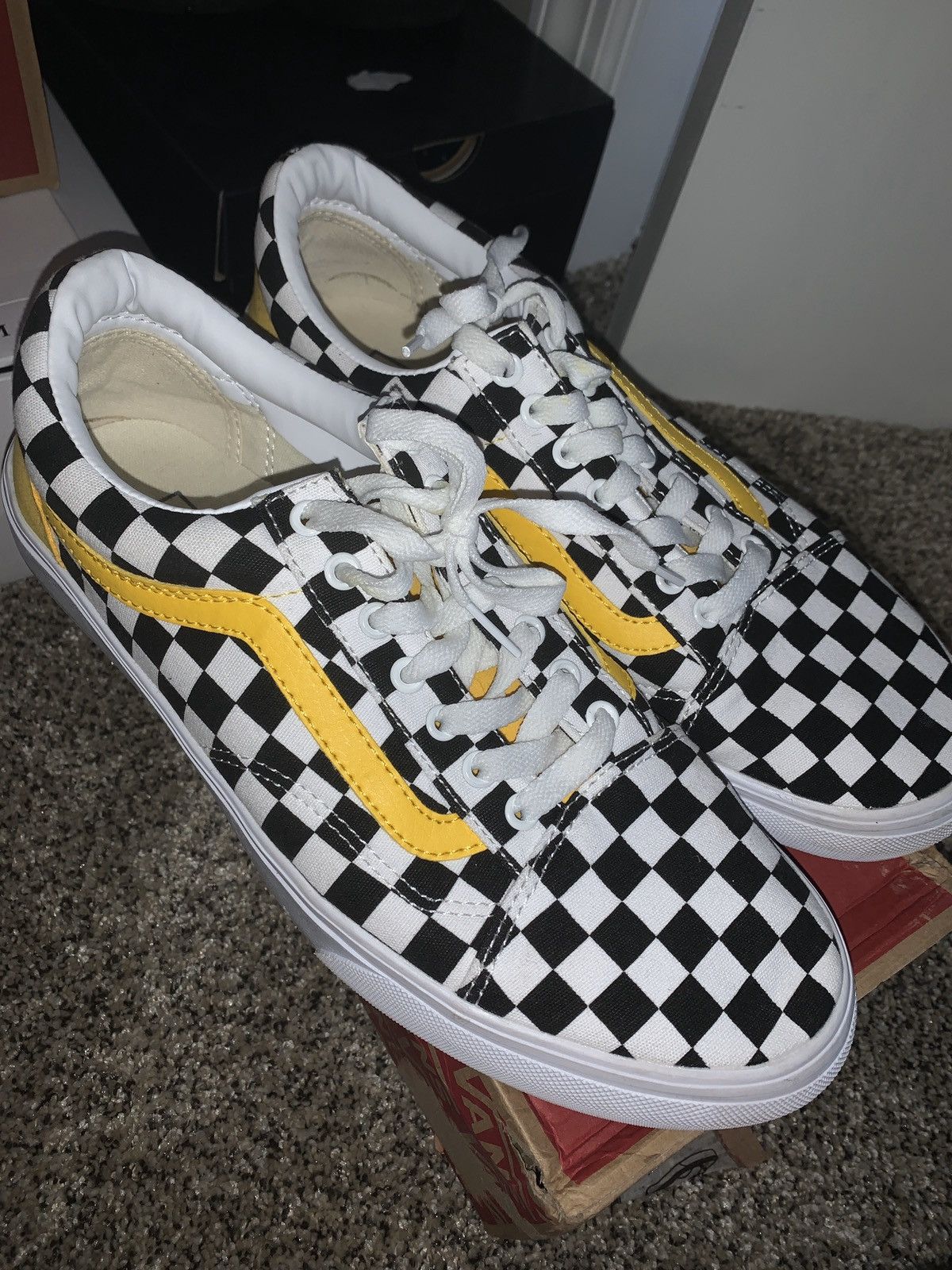 Vans checkered 2024 with yellow stripe