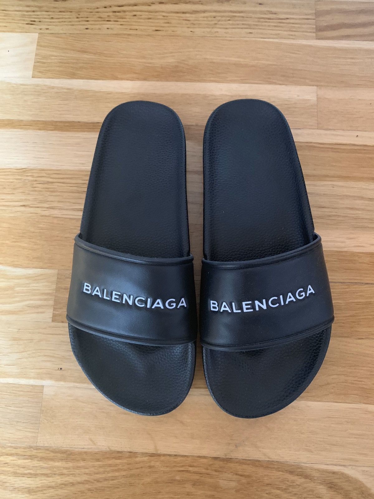 balenciaga piscine flat sandals