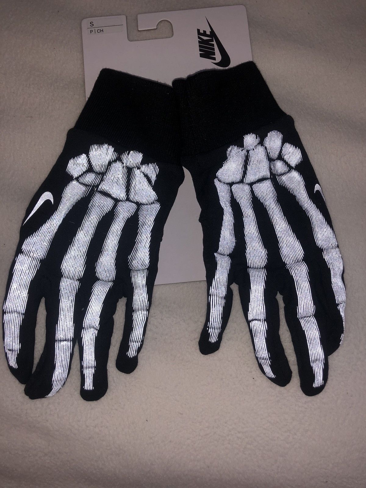 Nike Nike therma sphere gloves skeleton crew Grailed