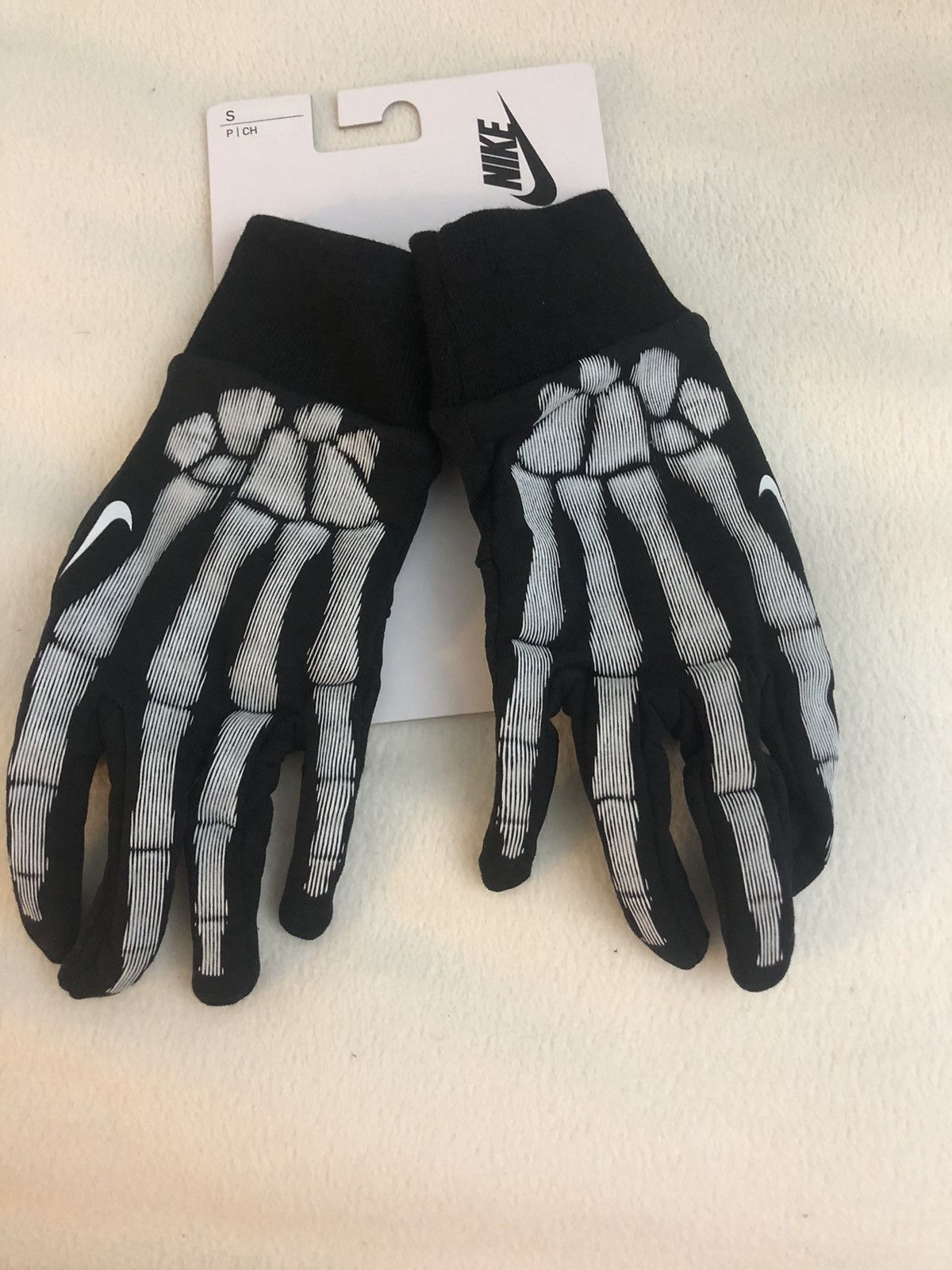 Nike therma store sphere skeleton gloves