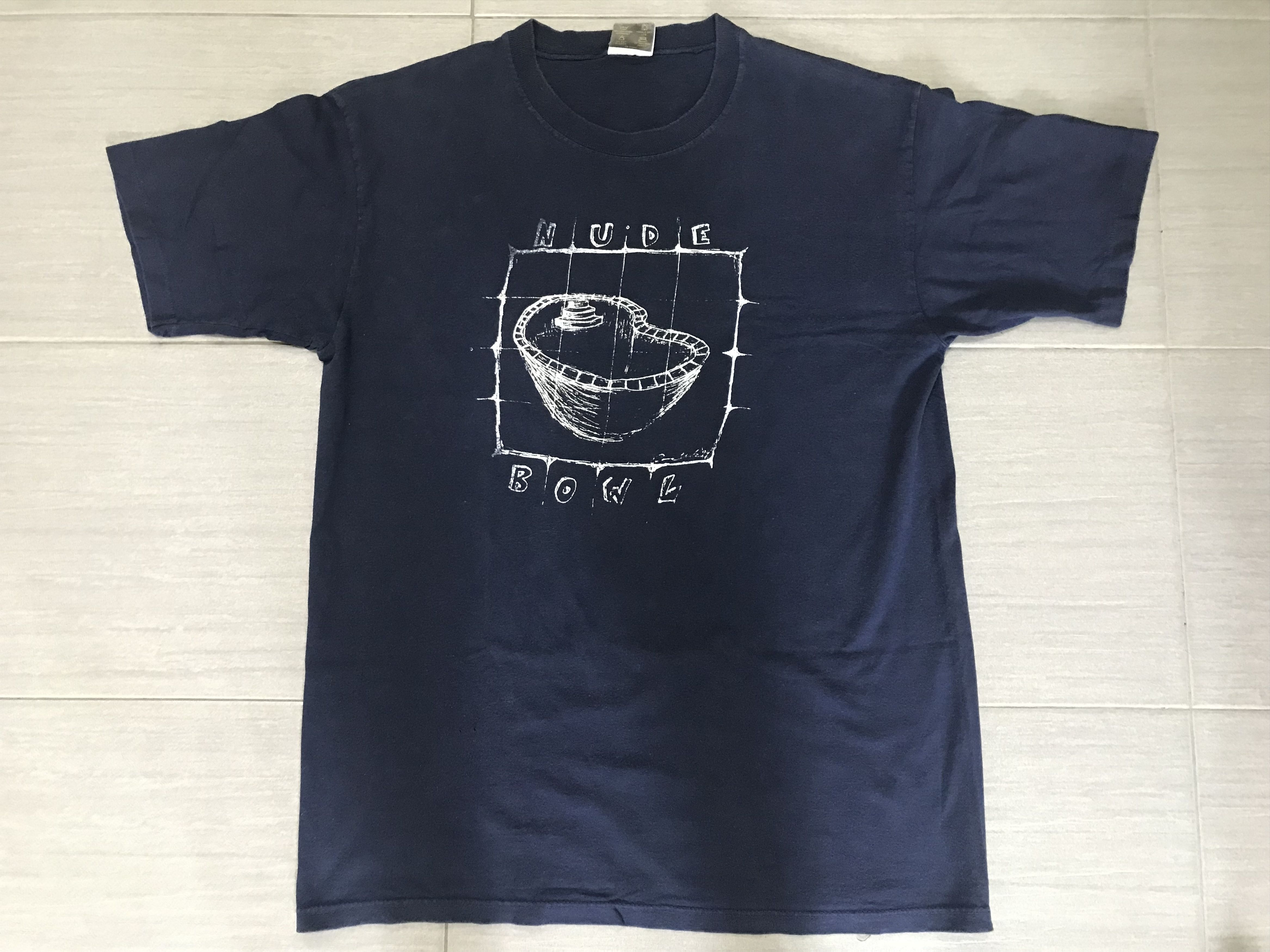 Santa Cruz Skateboards Vintage 90’s NUDE BOWL SKATEBOARD LEGENDARY POOL Tshirt Size US L / EU 52-54 / 3 - 3 Thumbnail