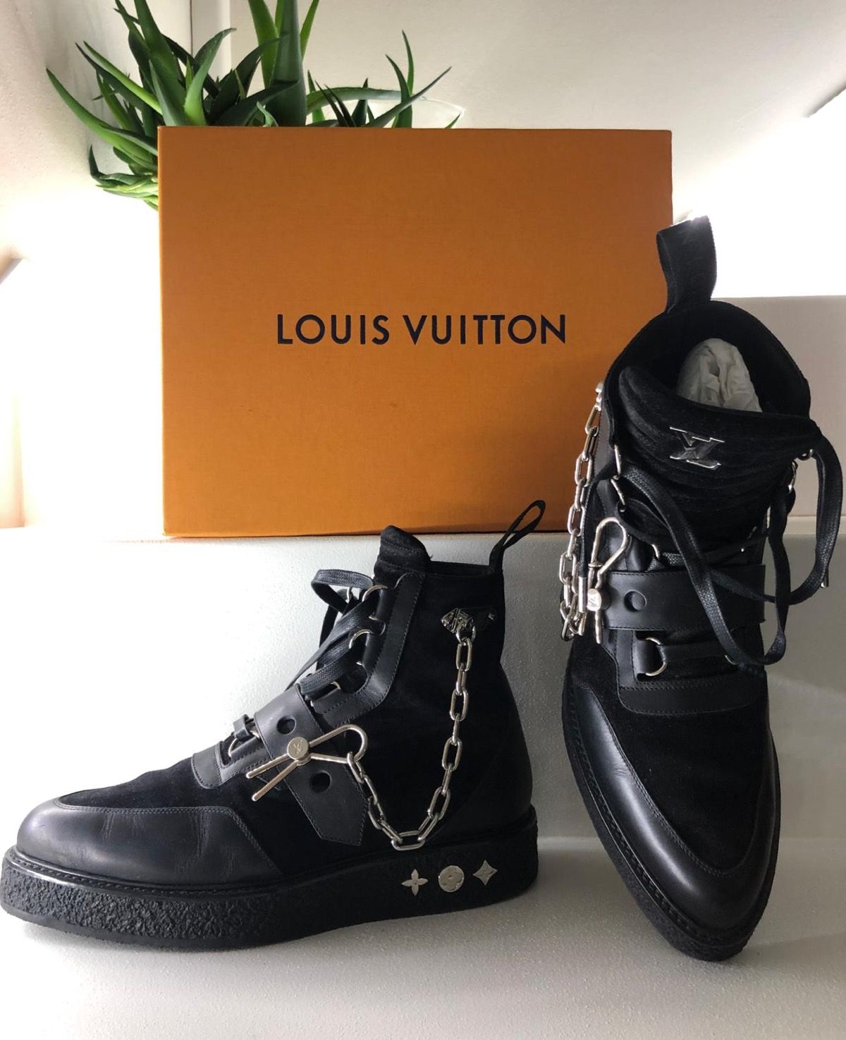 LOUIS VUITTON Suede Calfskin Monogram Mens Creeper Ankle Boots 9.5