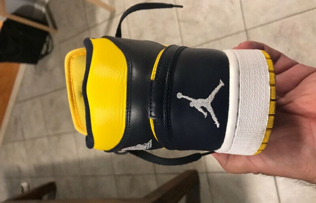 Jordan Brand nike air jordan 1 mid Michigan Size US 10 / EU 43 - 2 Thumbnail