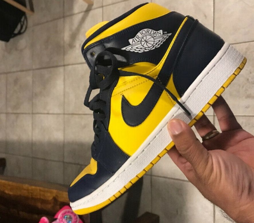 Jordan 1 mid michigan store