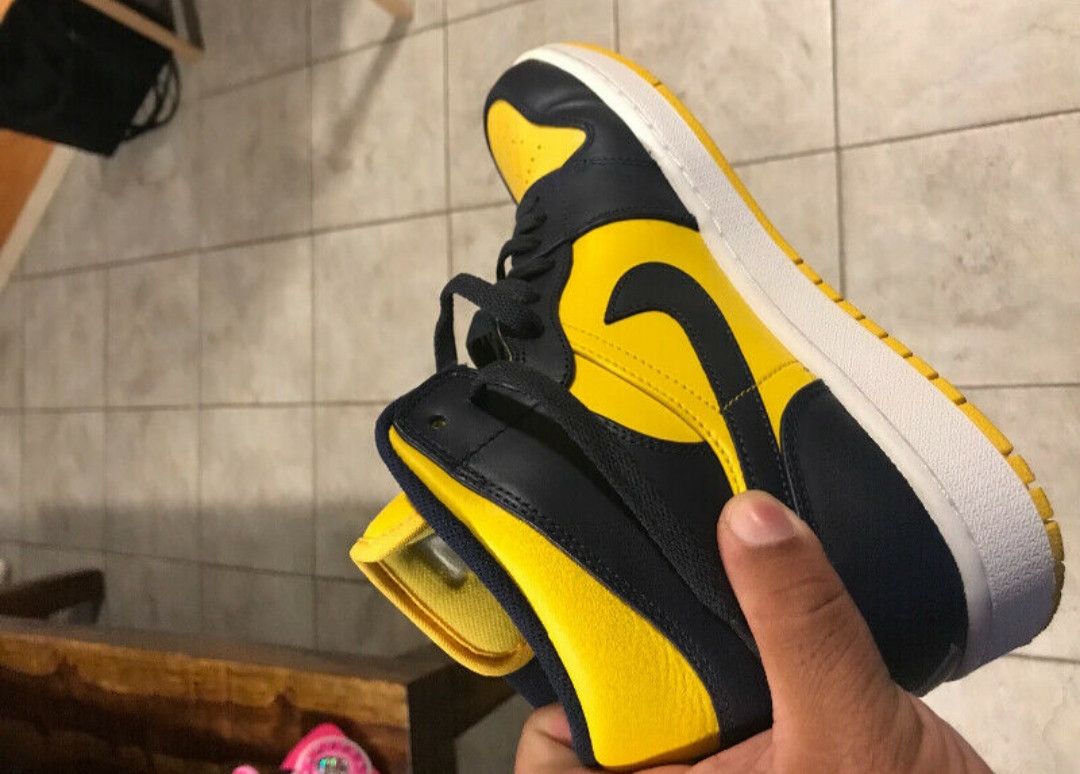 Jordan Brand nike air jordan 1 mid Michigan Size US 10 / EU 43 - 3 Thumbnail