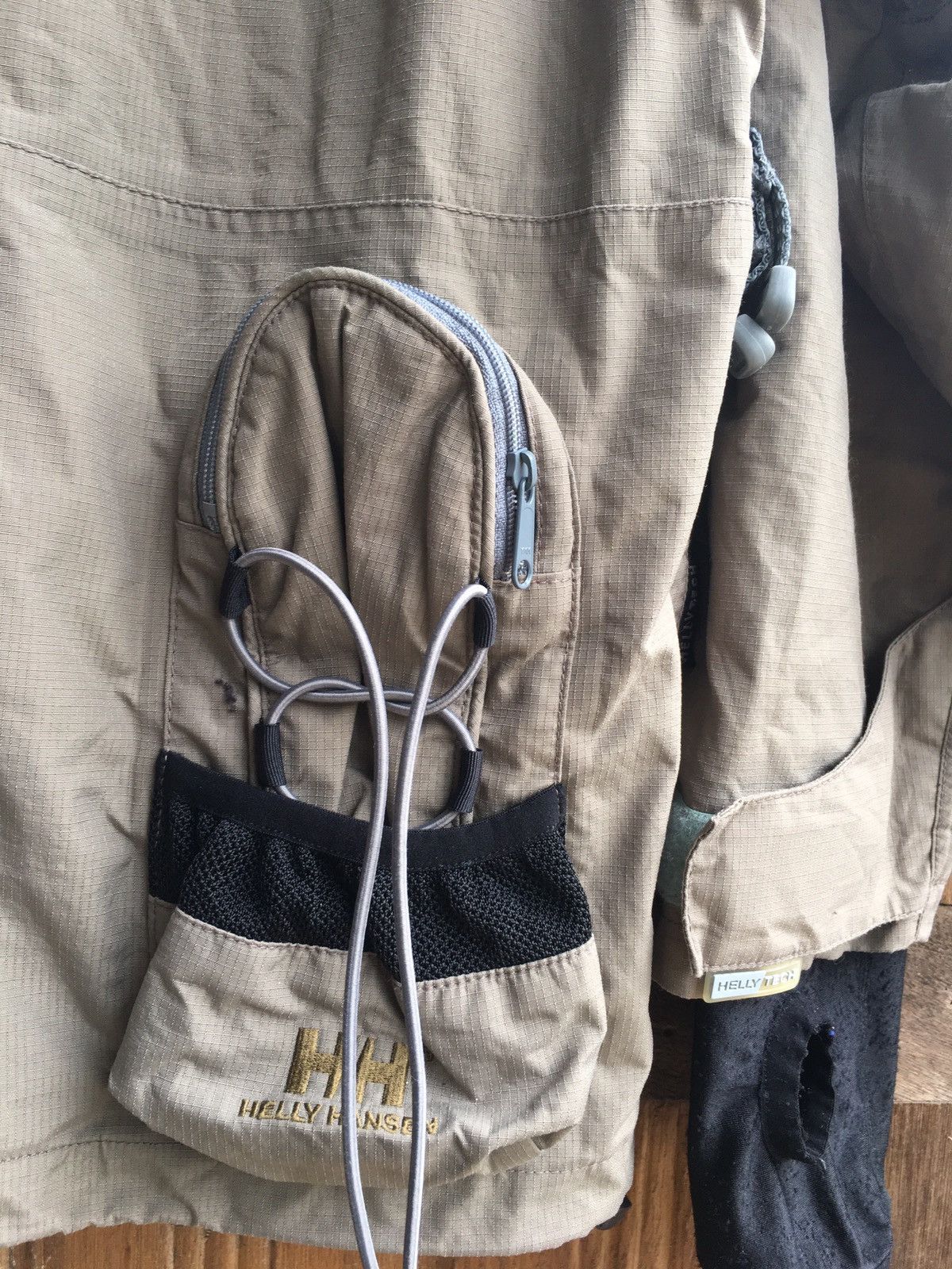 Helly Hansen Nice Design HELLY HANSEN tech adventure suits Patagonia Size US XS / EU 42 / 0 - 9 Thumbnail