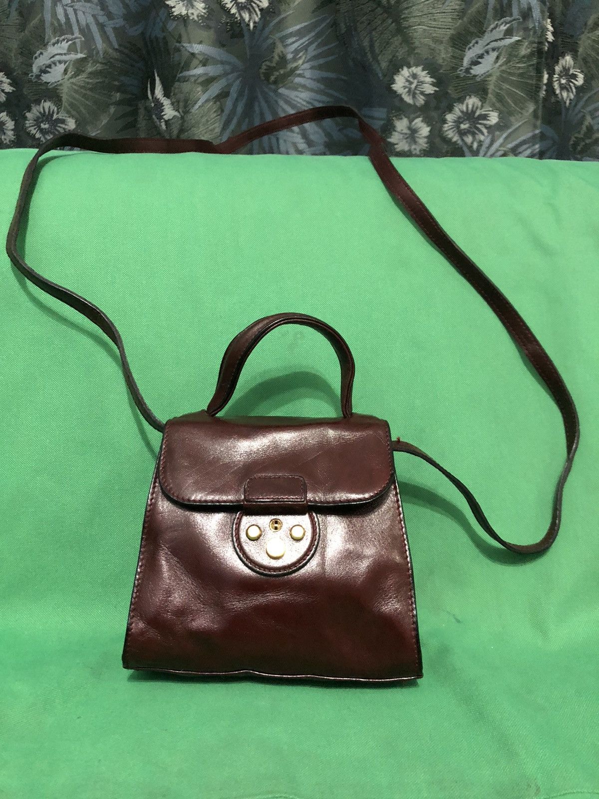 Genuine Leather Gold Pfeil Sling Bag Size ONE SIZE - 1 Thumbnail