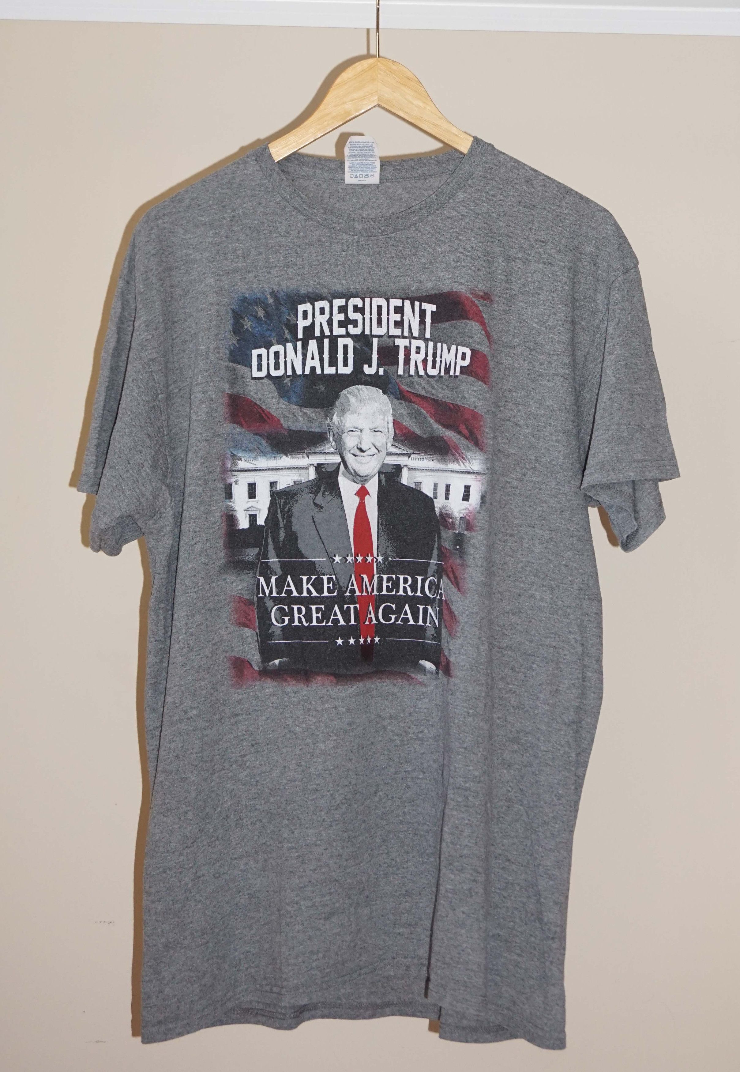 Delta × Donald Trump Donald Trump Make America Great Again Tshirt Size US L / EU 52-54 / 3 - 1 Thumbnail