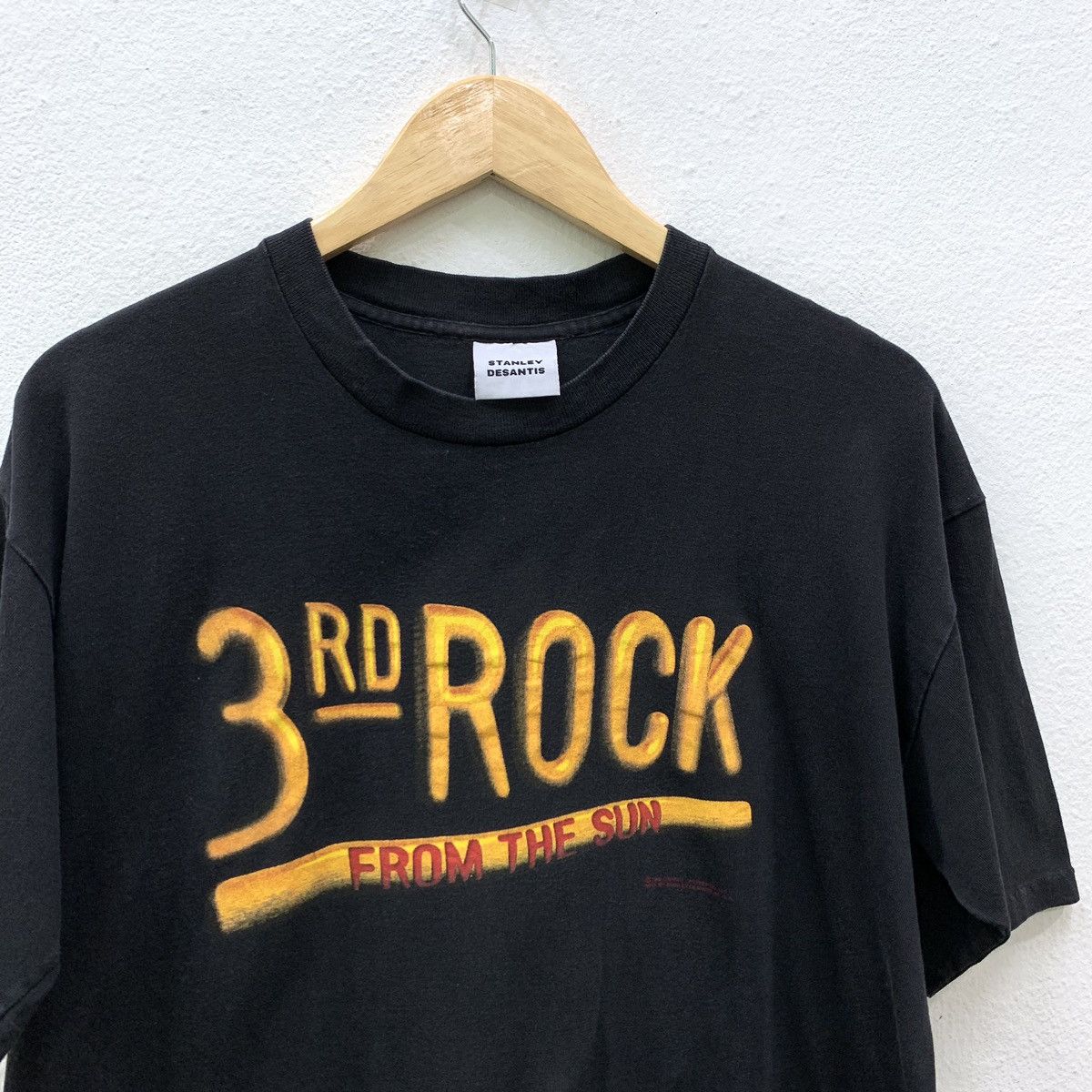 Vintage Vintage 90s 3rd Rock From The Sun T-shirts Size US L / EU 52-54 / 3 - 3 Thumbnail