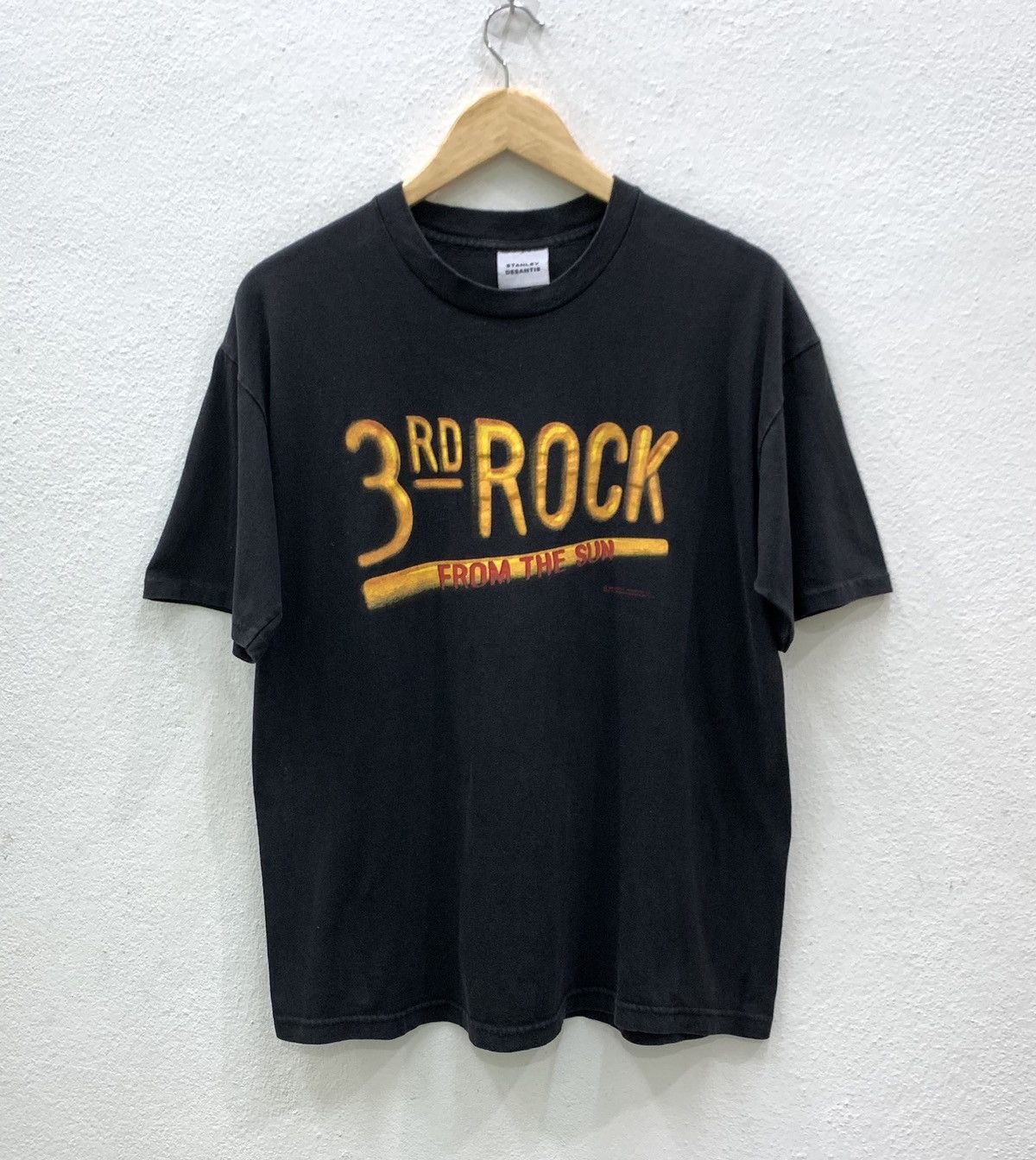 Vintage Vintage 90s 3rd Rock From The Sun T-shirts Size US L / EU 52-54 / 3 - 1 Thumbnail