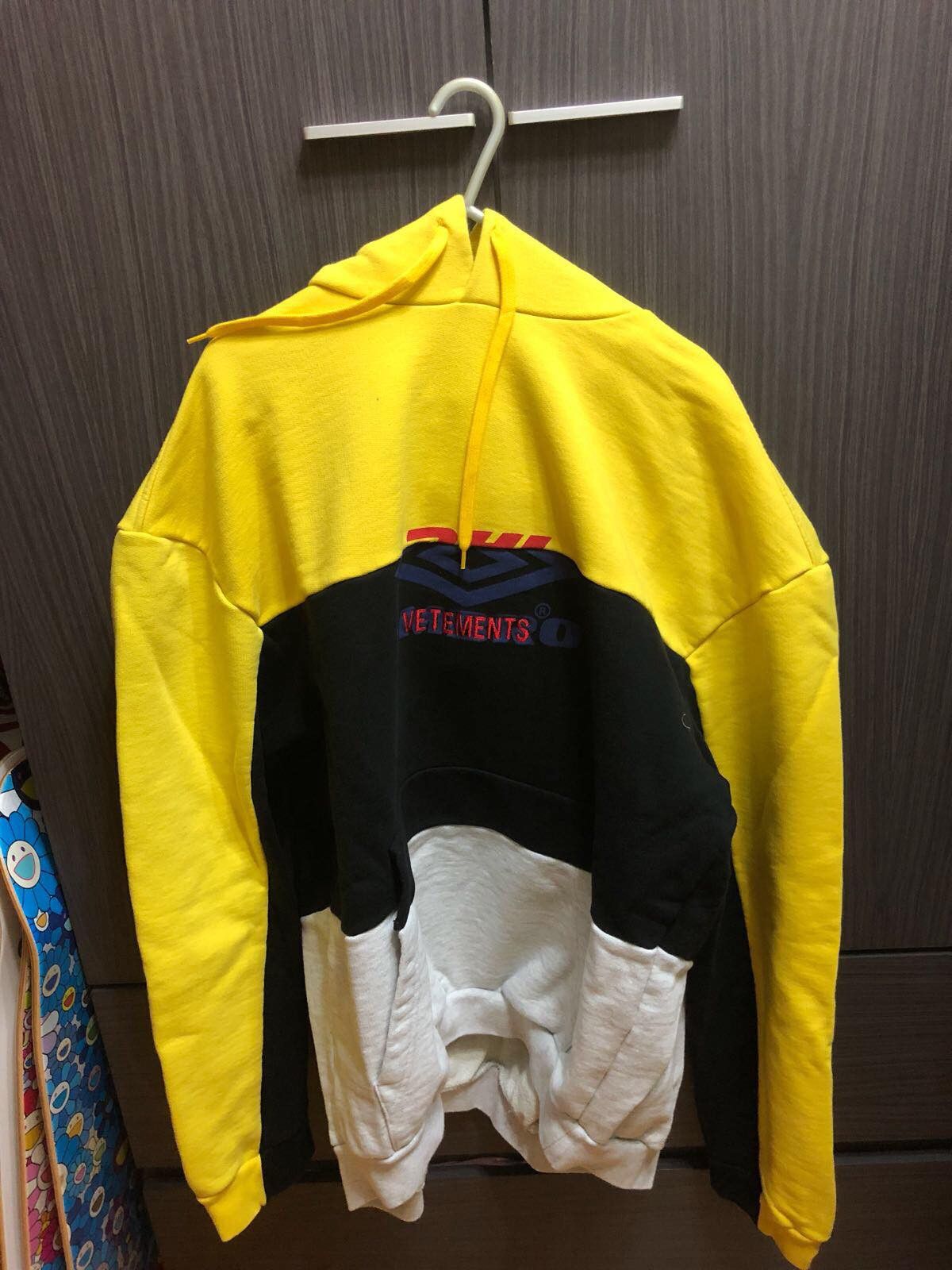 Dhl shop hoodie vetements