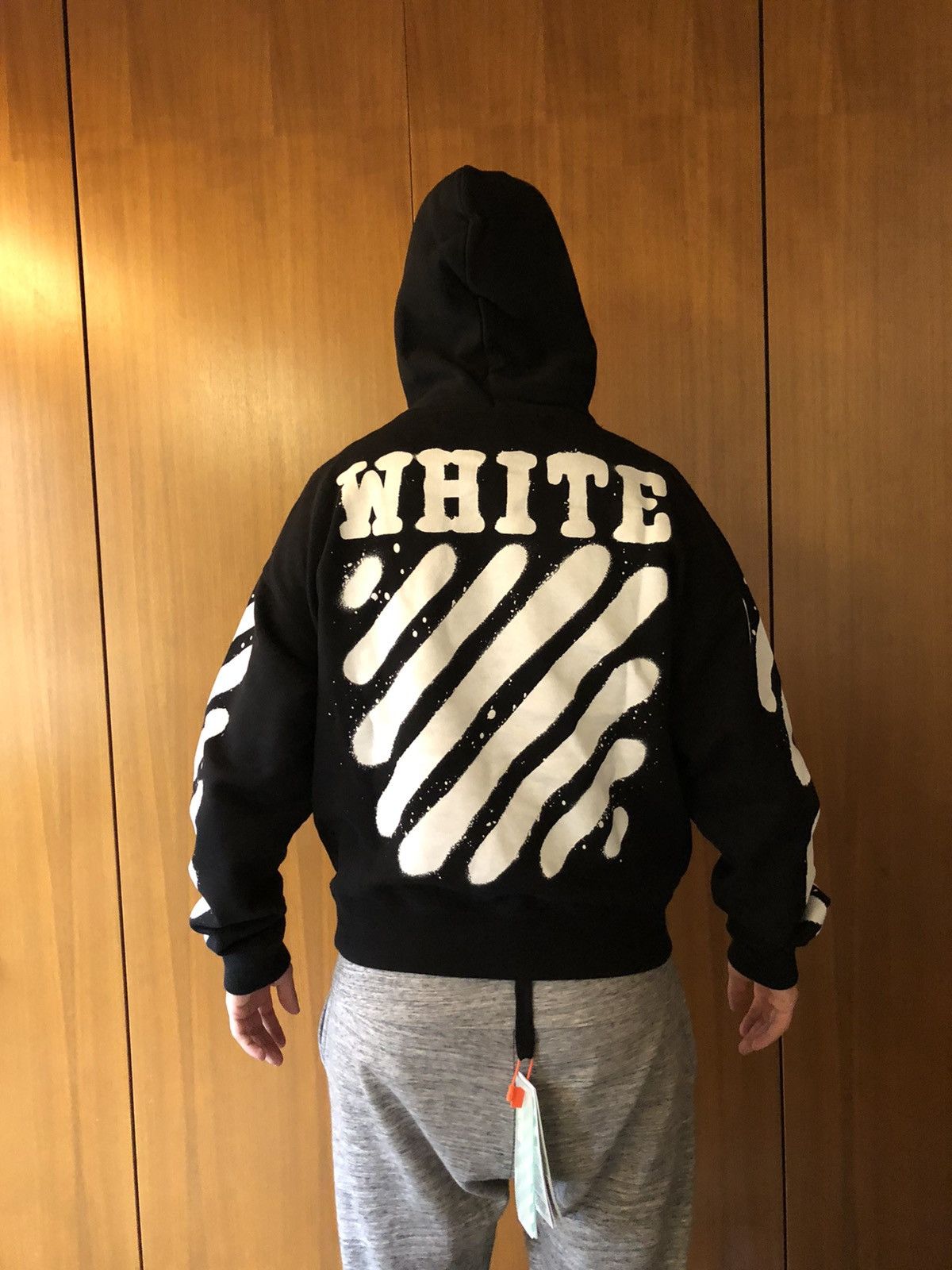 Off white hoodie spray paint hotsell